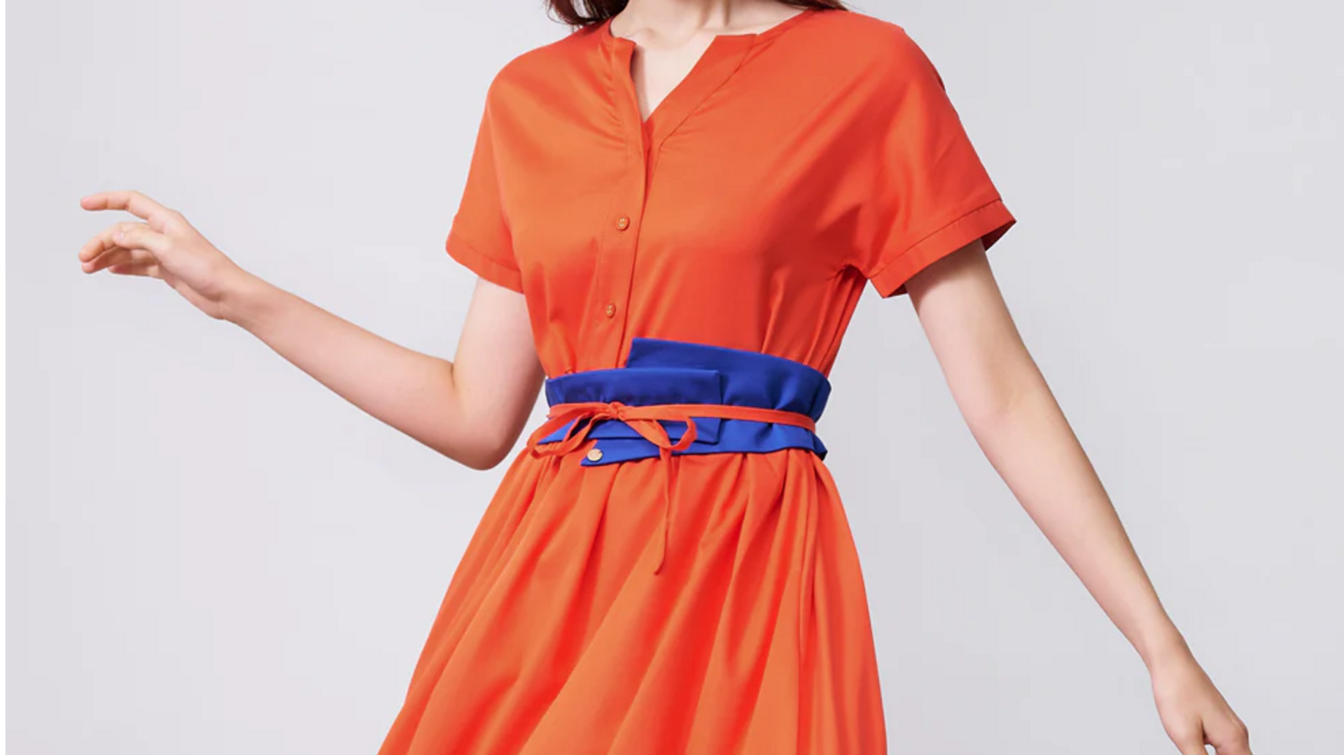 Lima gaya gaun midi jahitan kontras untuk musim dingin India