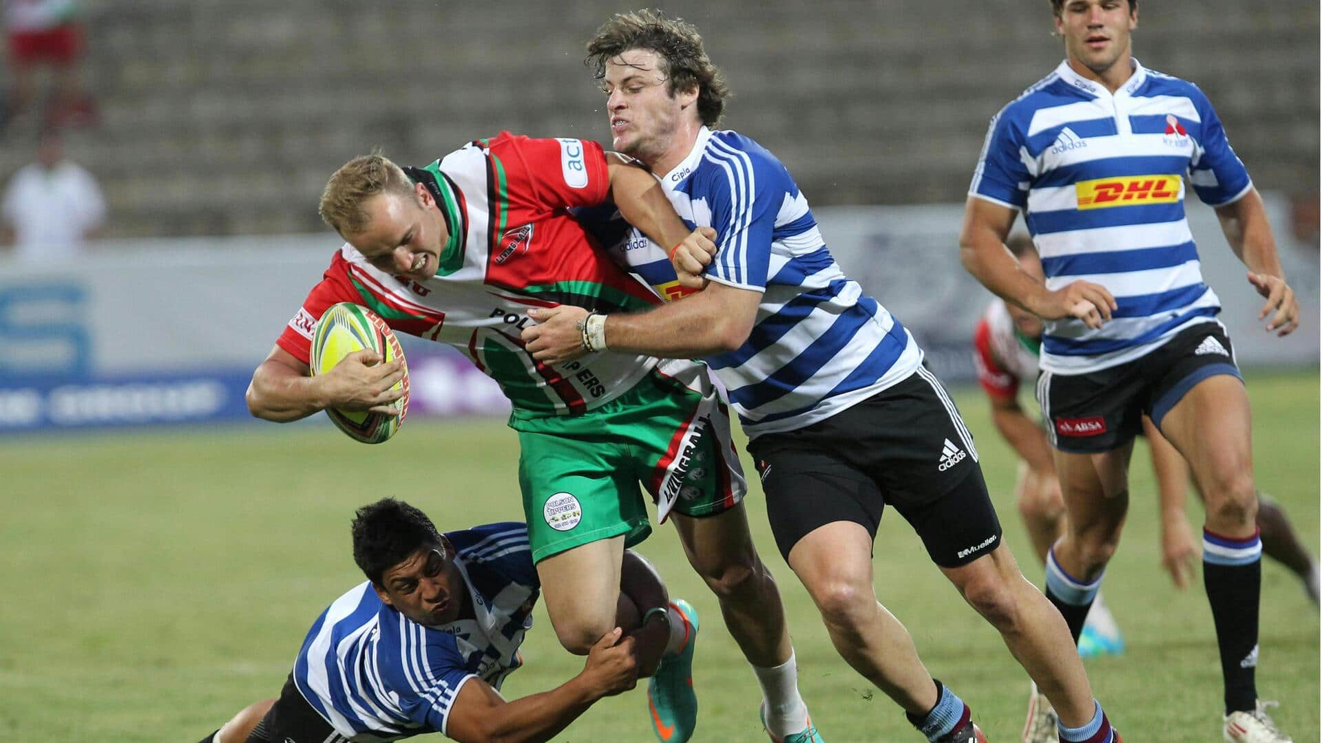 Mengapa pemain rugby membalut telinga sebelum pertandingan?