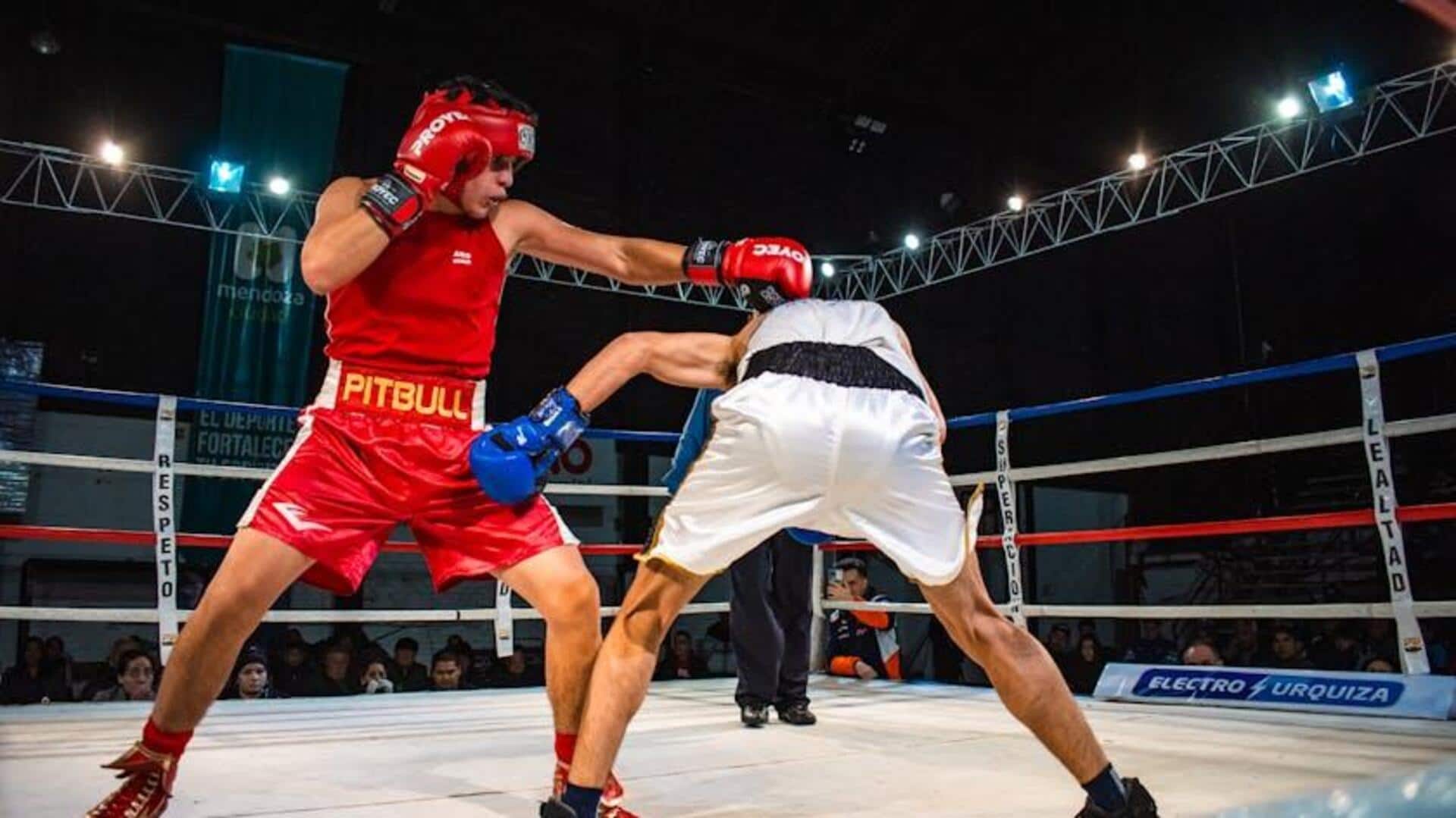 Mengapa petinju saling menyentuh sarung tinju sebelum pertandingan?