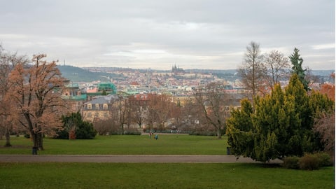 Lima Tempat Piknik di Tepi Sungai Praha yang Menenangkan