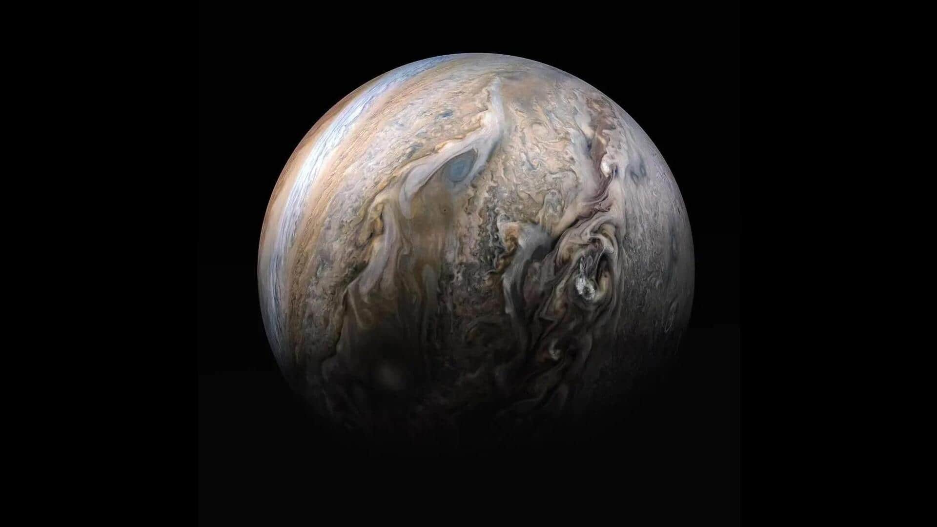 Mengungkap Lautan Berbasis Air di Bawah Awan Jupiter dan Saturnus