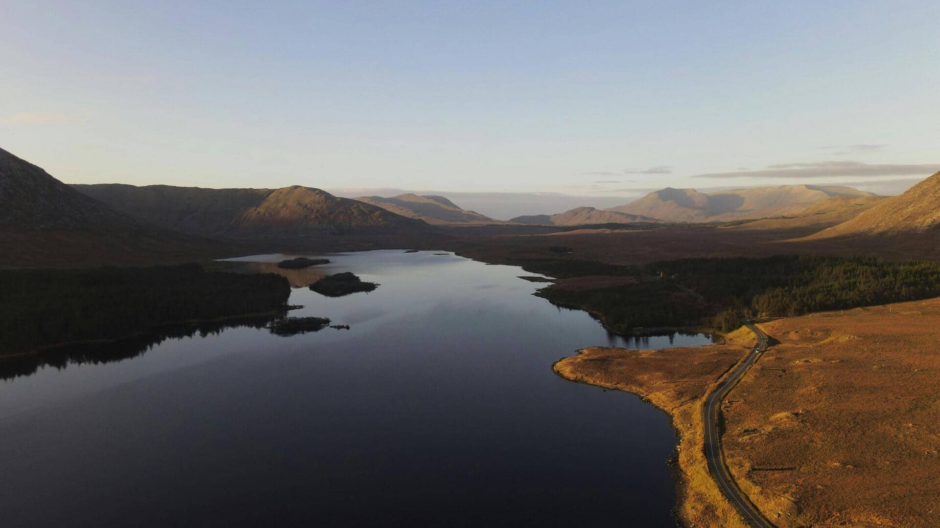 Danau-Danau Dalam Irlandia yang Menawarkan Pelarian Tenang