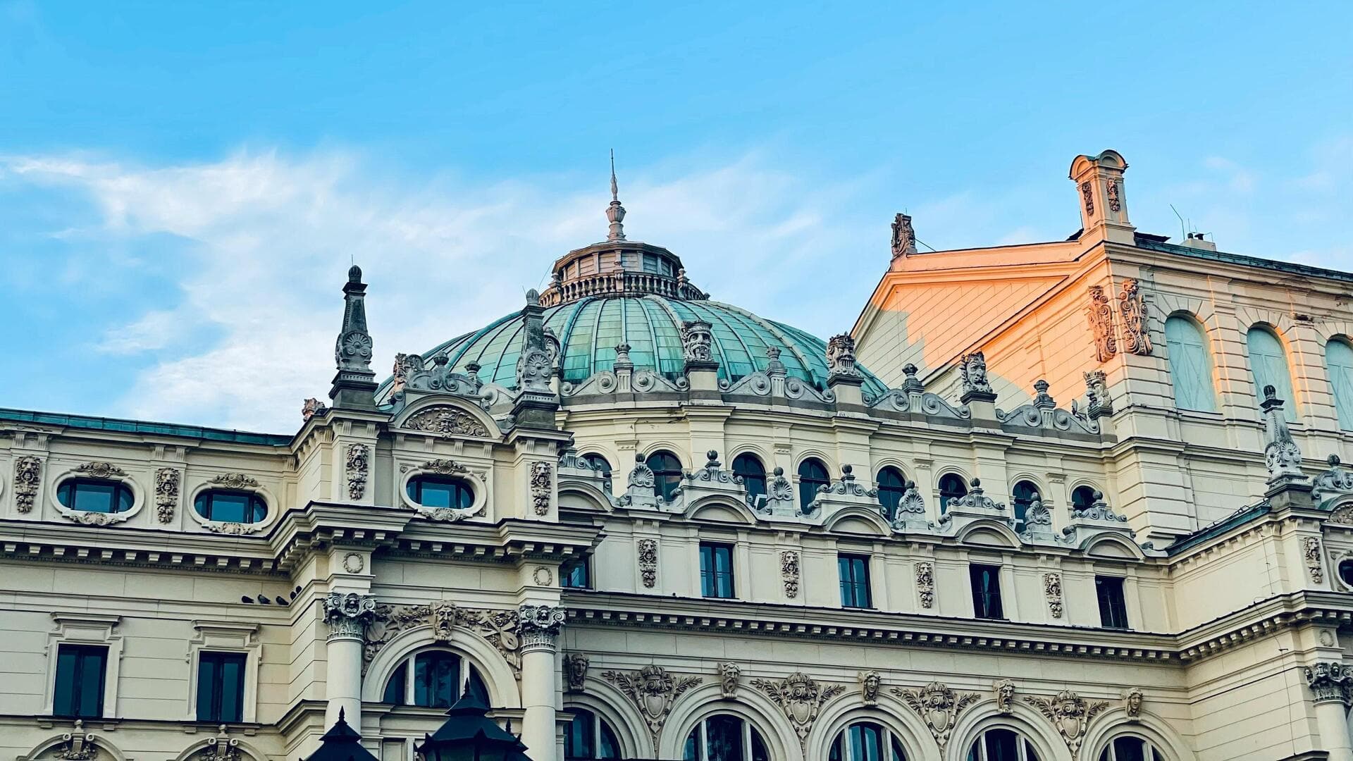 Pesona Halaman Krakow untuk Pencinta Arsitektur Pesona Halaman Krakow untuk Pencinta Arsitektur