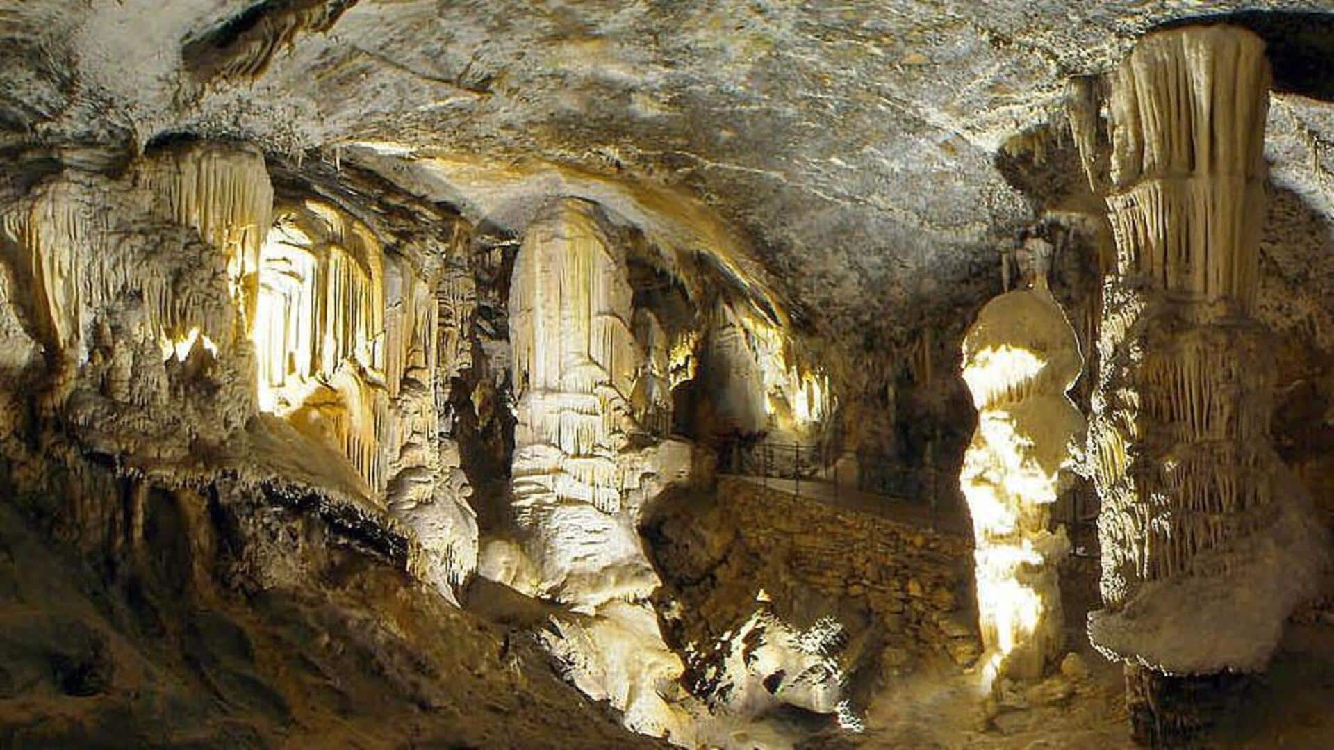 Menjelajahi Keindahan Gua Kapur di Slovenia