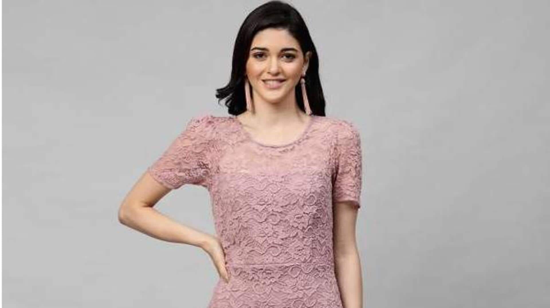 Mengeksplorasi keanggunan renda India yang abadi