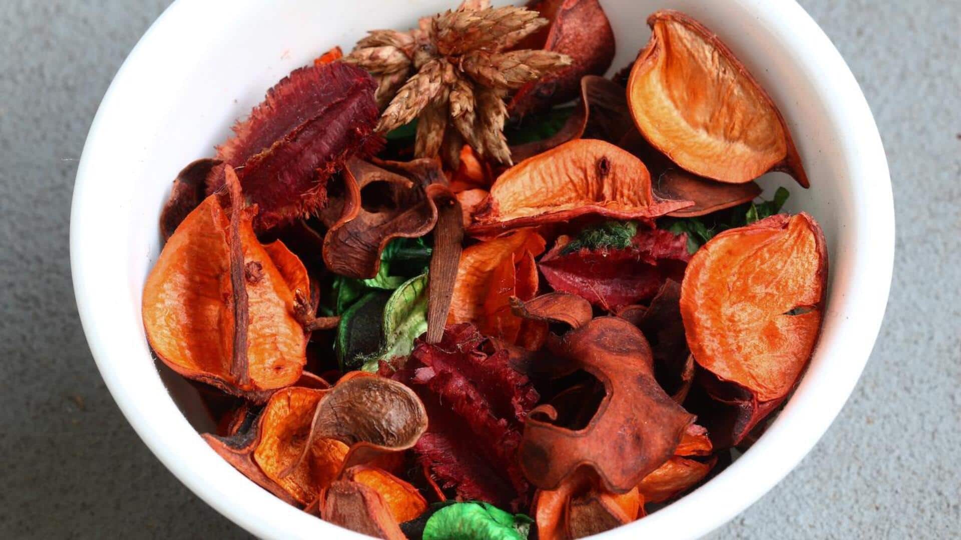 Membuat Potpourri menenangkan dengan rempah dan bunga rumah