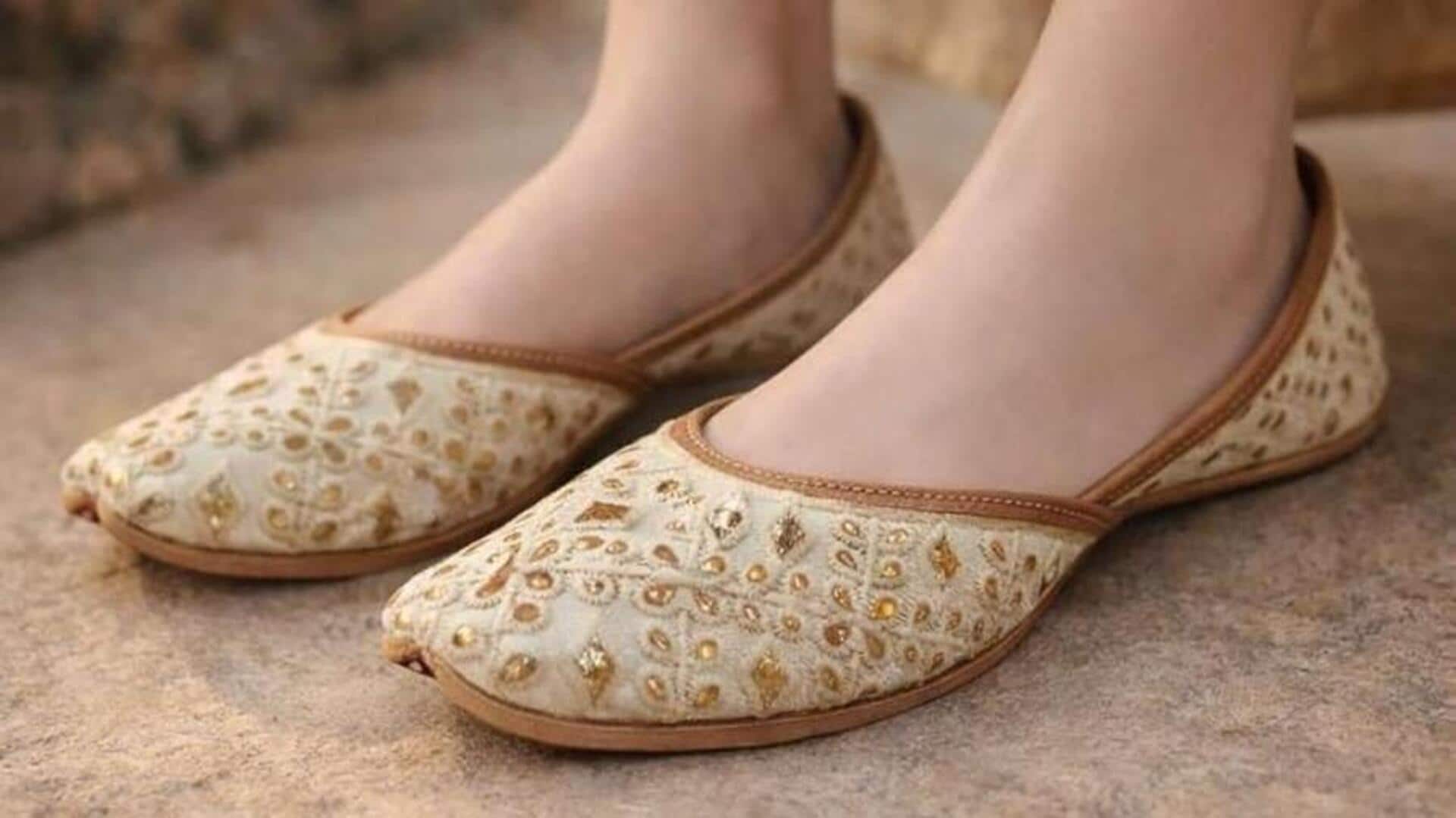 Tren alas kaki musim hujan India yang mengadopsi estetika tradisional