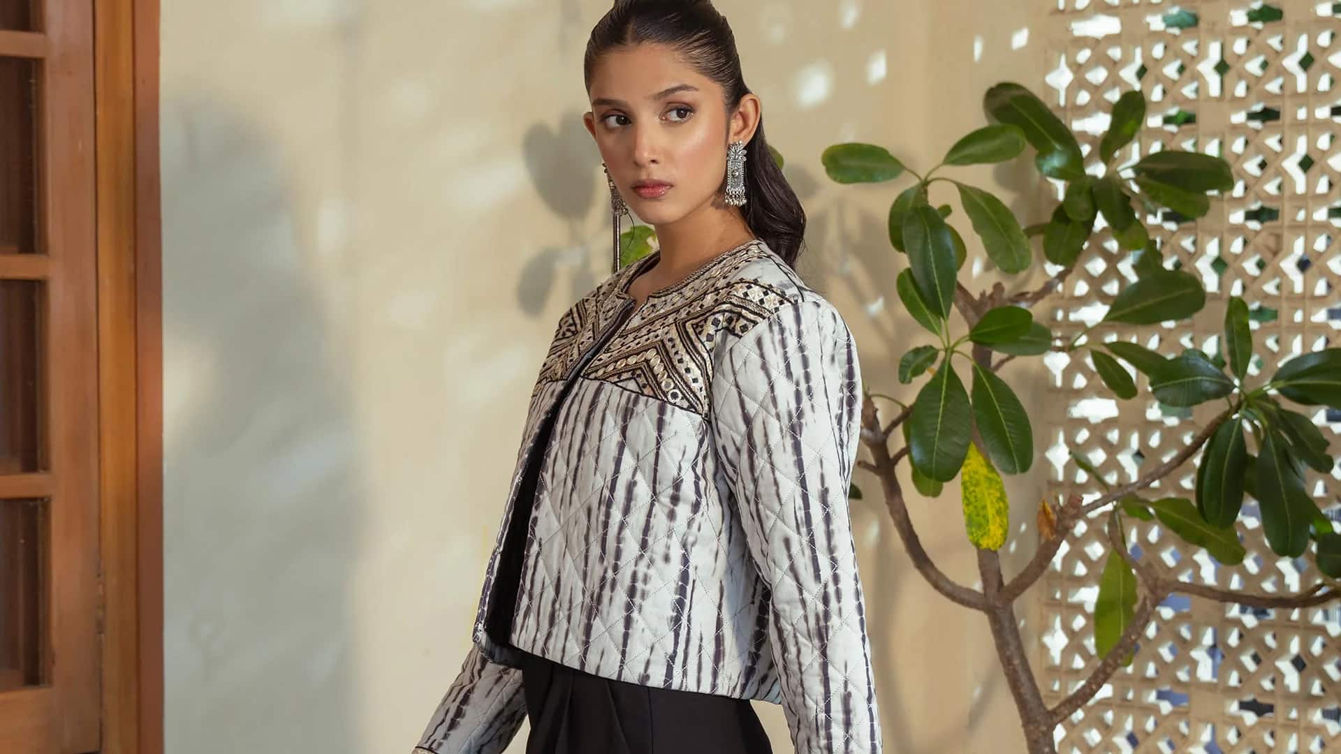 Lima cara baru memadukan jaket ritsleting kambrik