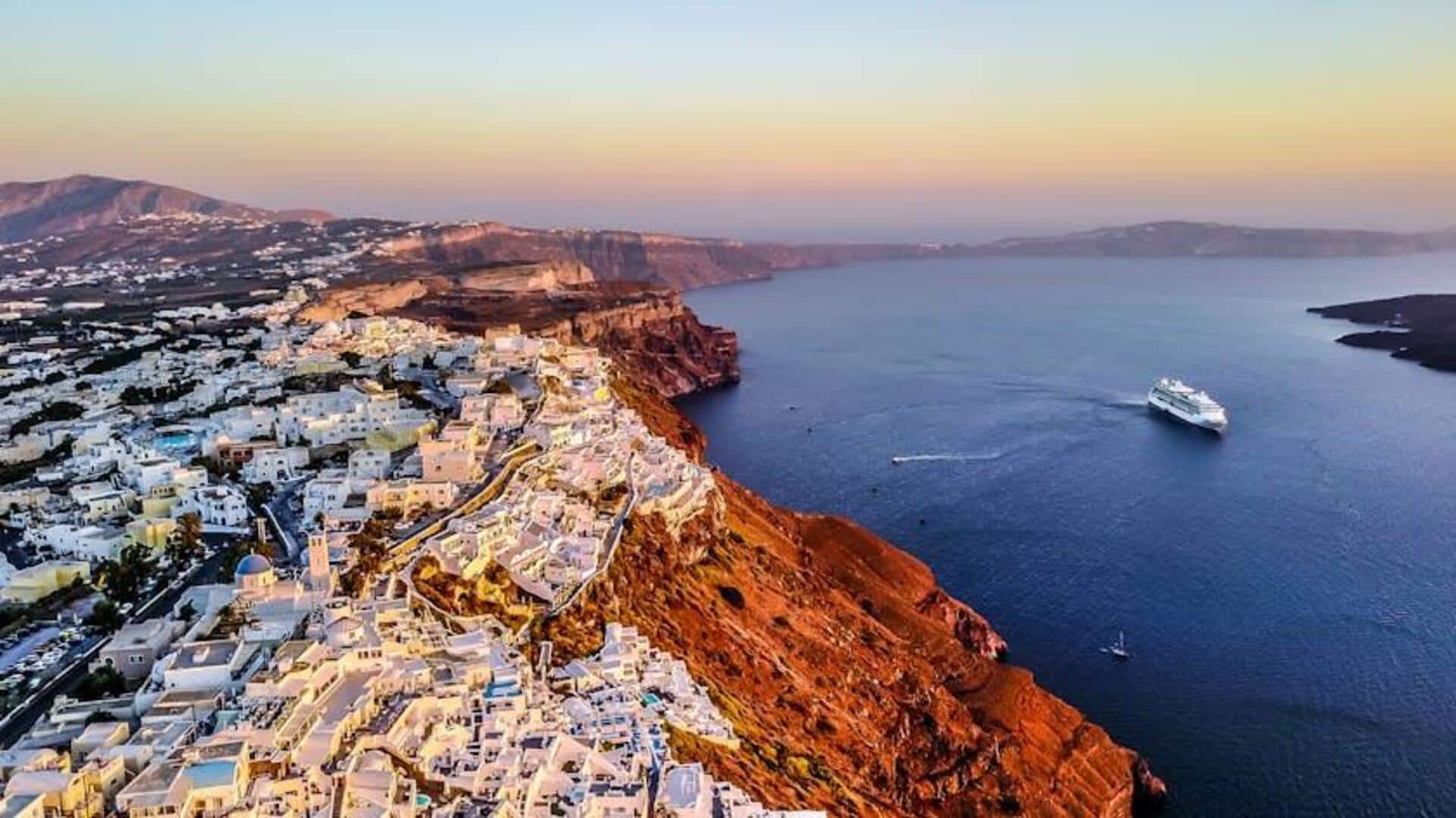Menikmati Pantai Tersembunyi di Santorini Menikmati Pantai Tersembunyi di Santorini
