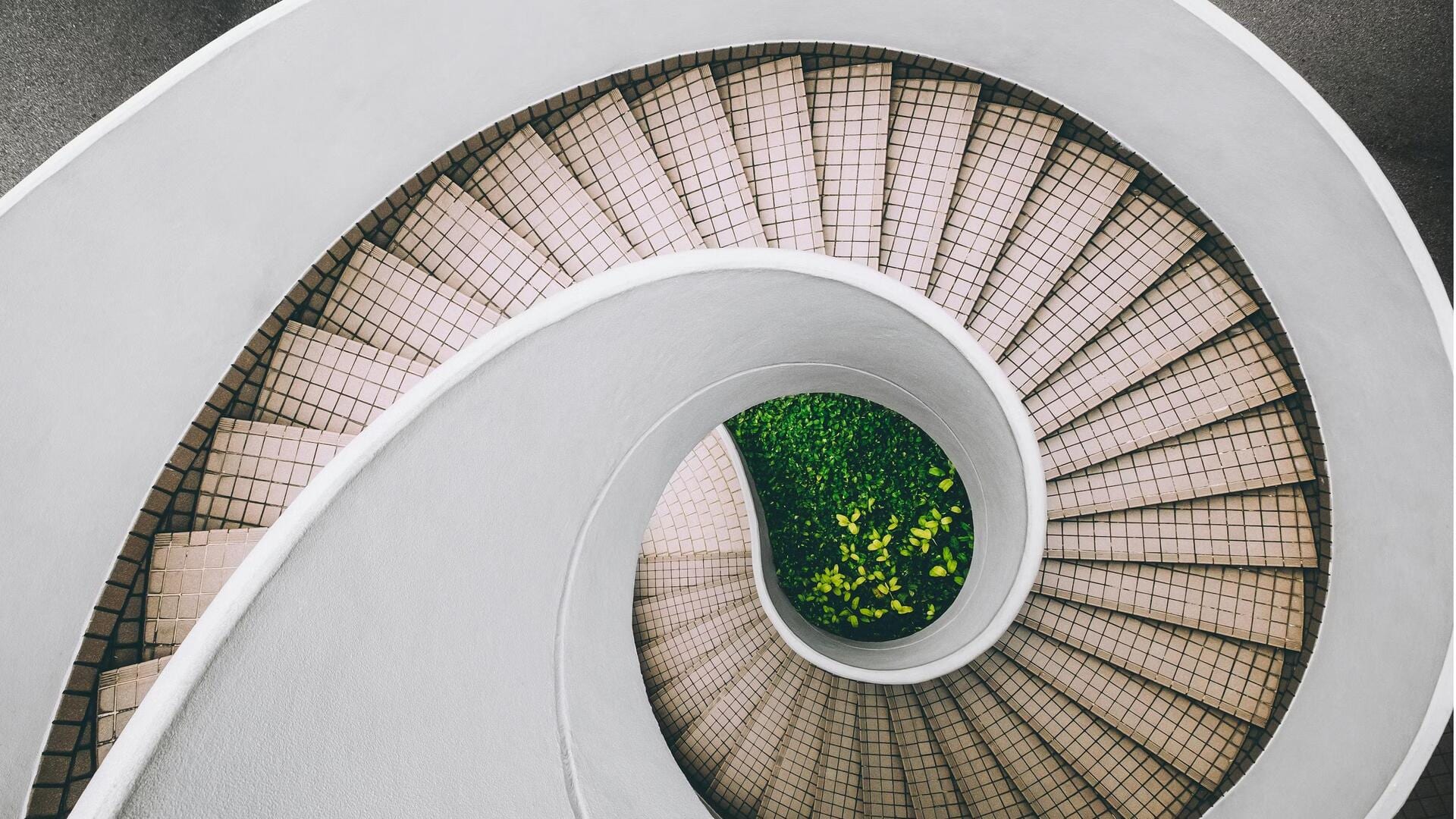 Lima Cara Kreatif untuk Mengambil Foto Desain Tangga yang Unik