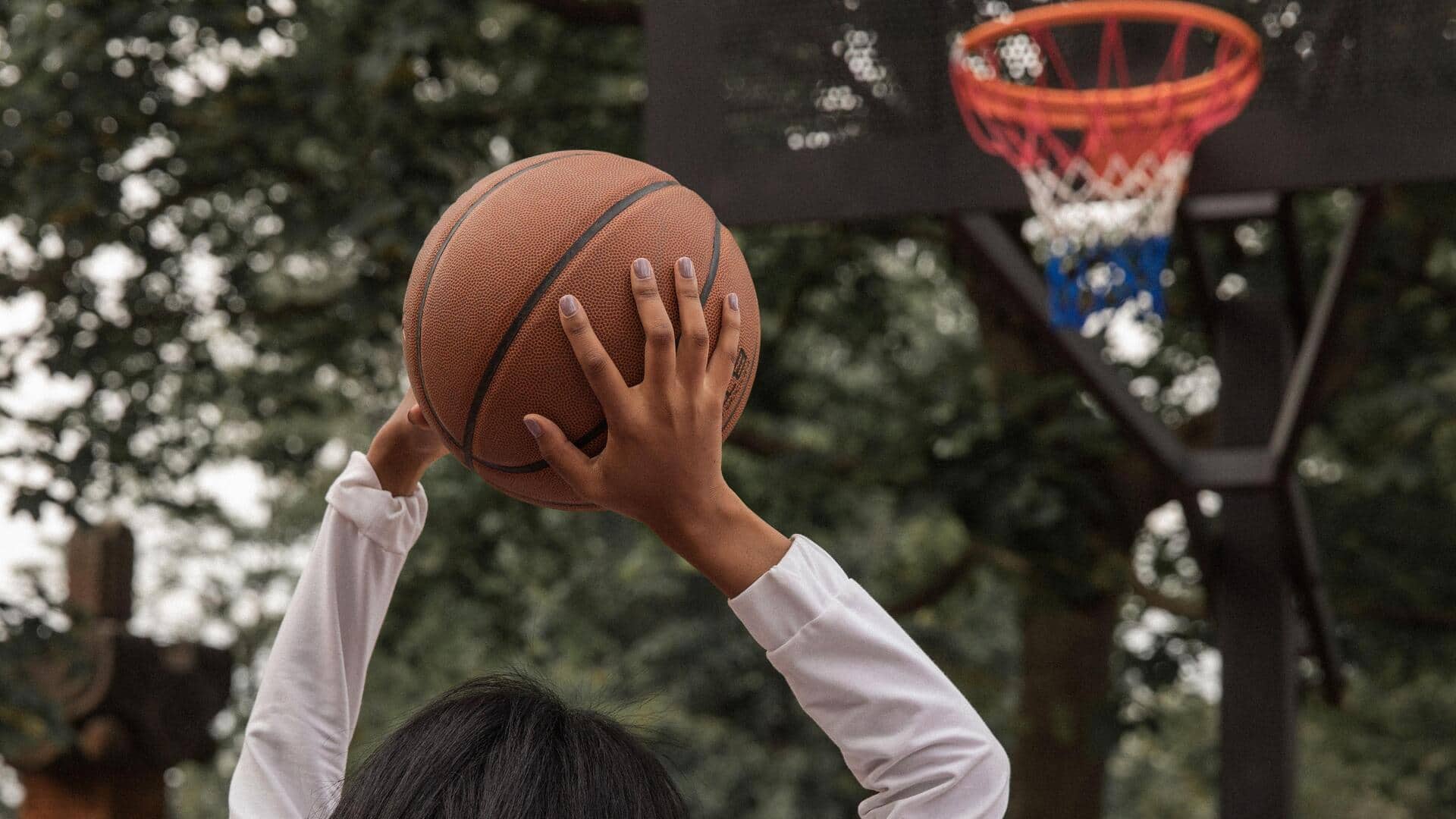 Garis lemparan bebas basket: Mengapa tepat 15 kaki?