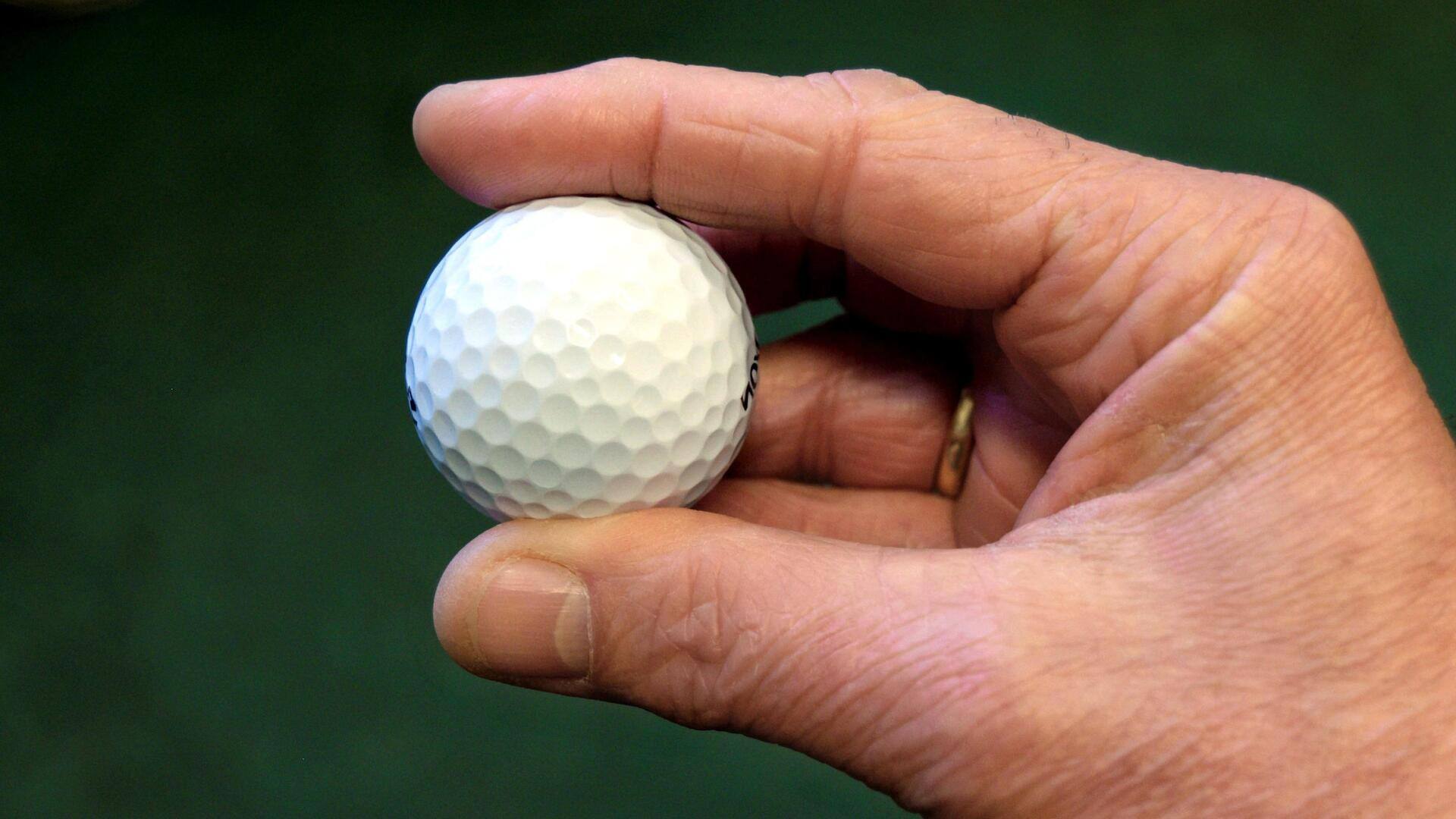 Mengapa kartu skor golf berwarna berbeda untuk Tee Shot?