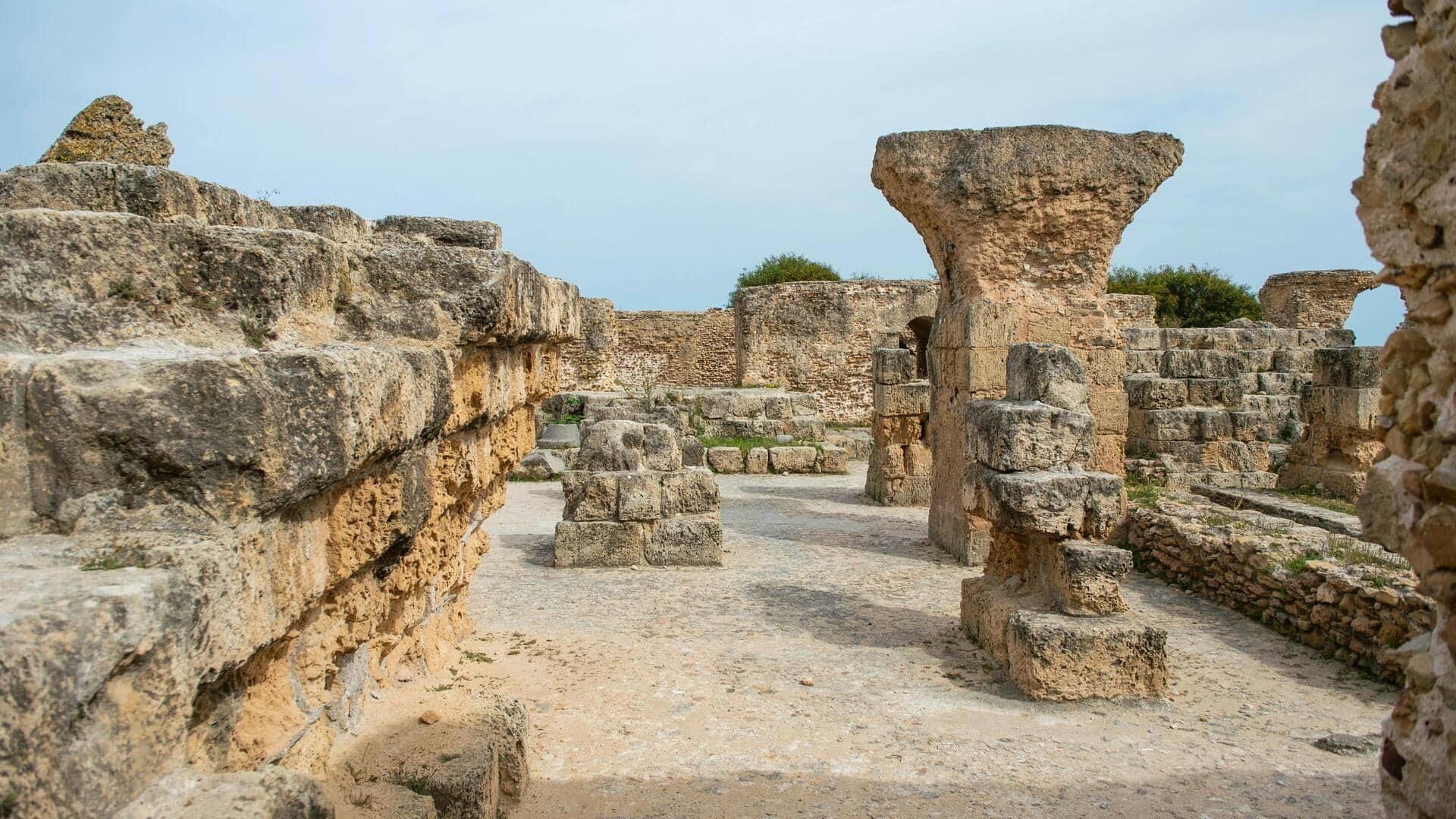 Menjelajahi Reruntuhan Carthage, Tunisia