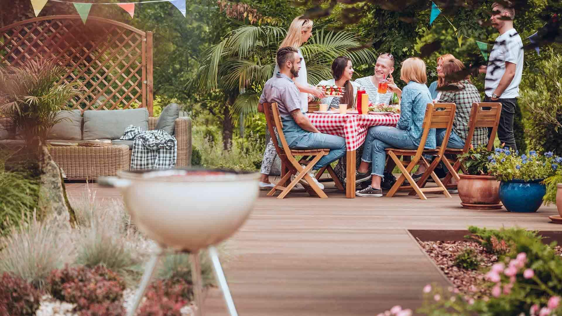 Memilih Busana Untuk Pesta Kebun Musim Semi