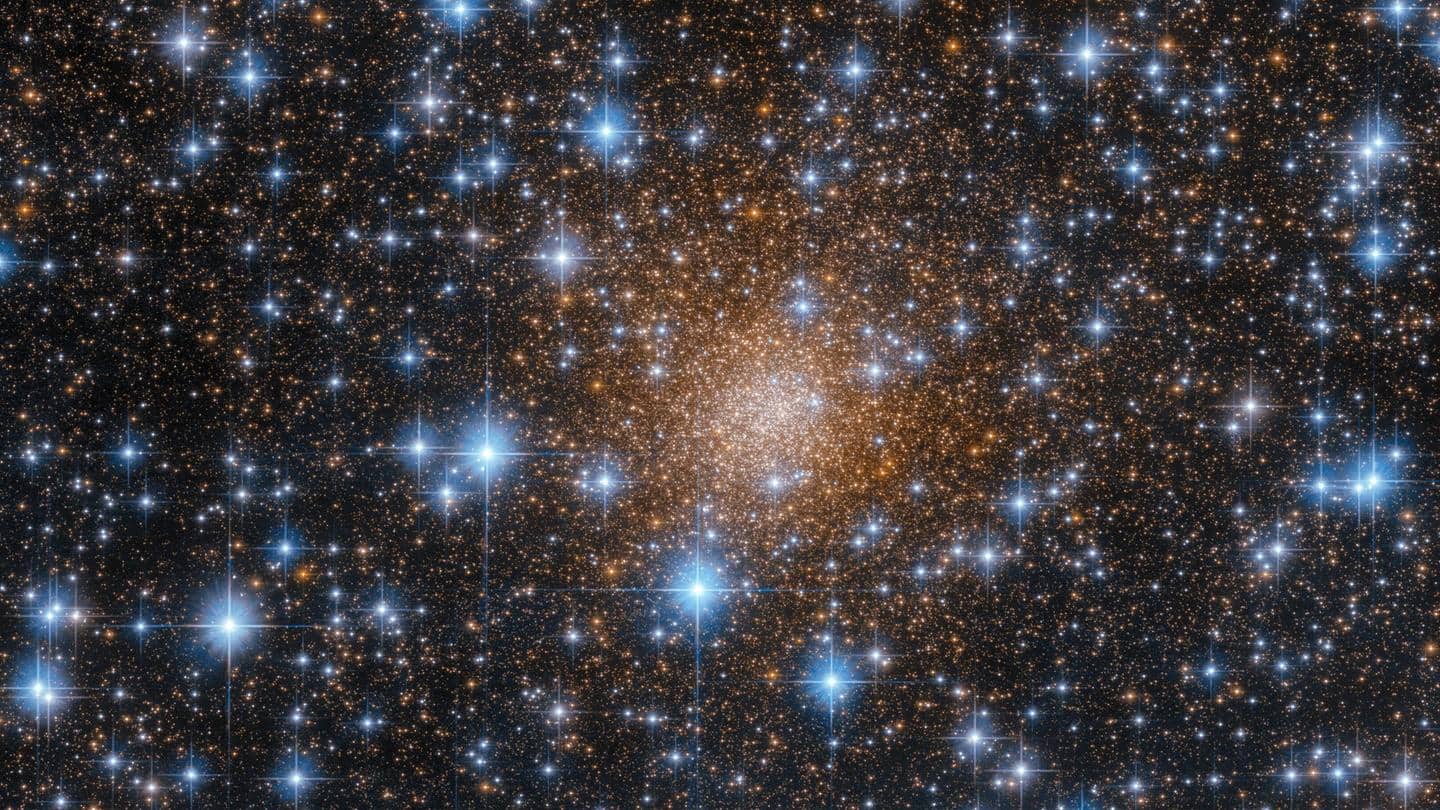 Teleskop Hubble NASA memotret gugusan bintang biru berjarak 150.000 tahun cahaya