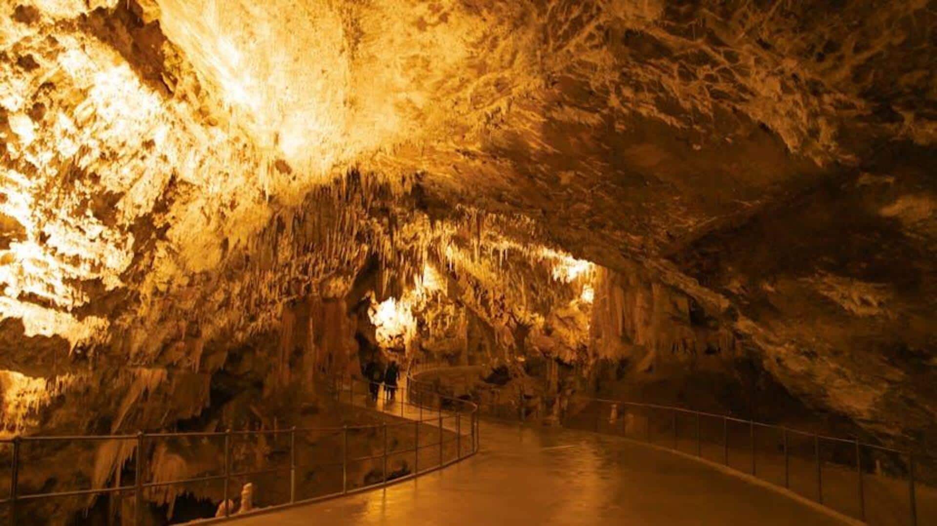 Jelajahi Keindahan Gua di Slovenia