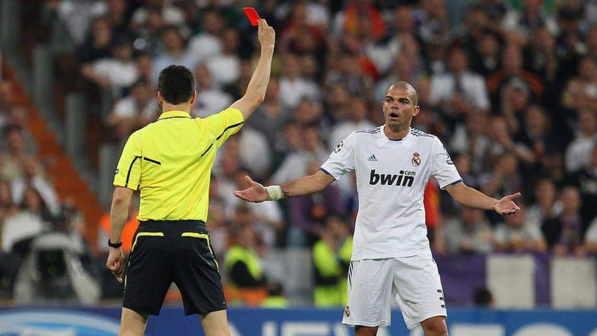 Makna Kartu Merah dalam Sejarah Sepak Bola Makna Kartu Merah dalam Sejarah Sepak Bola