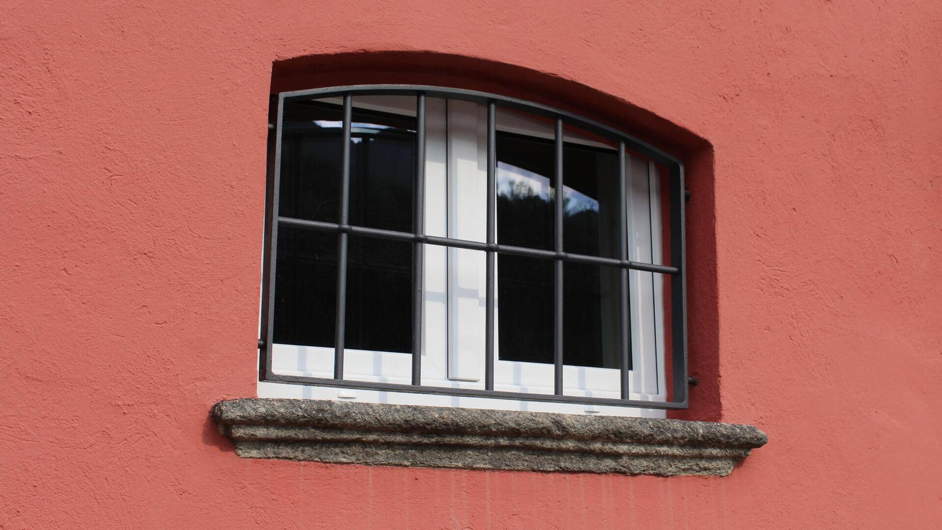 Cara mudah membersihkan rel jendela yang kotor