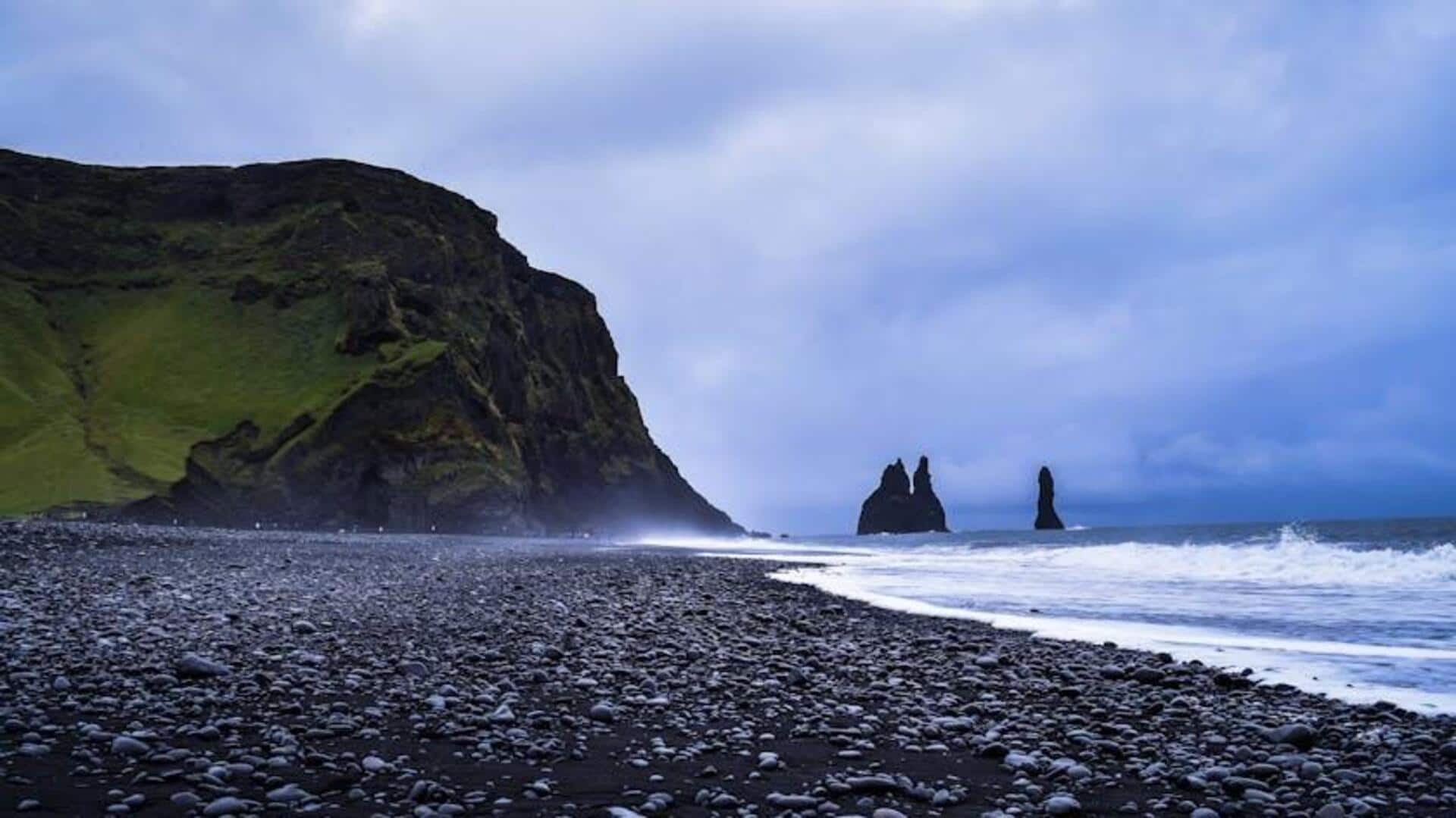Pantai Pasir Hitam di Islandia yang Wajib Dikunjungi