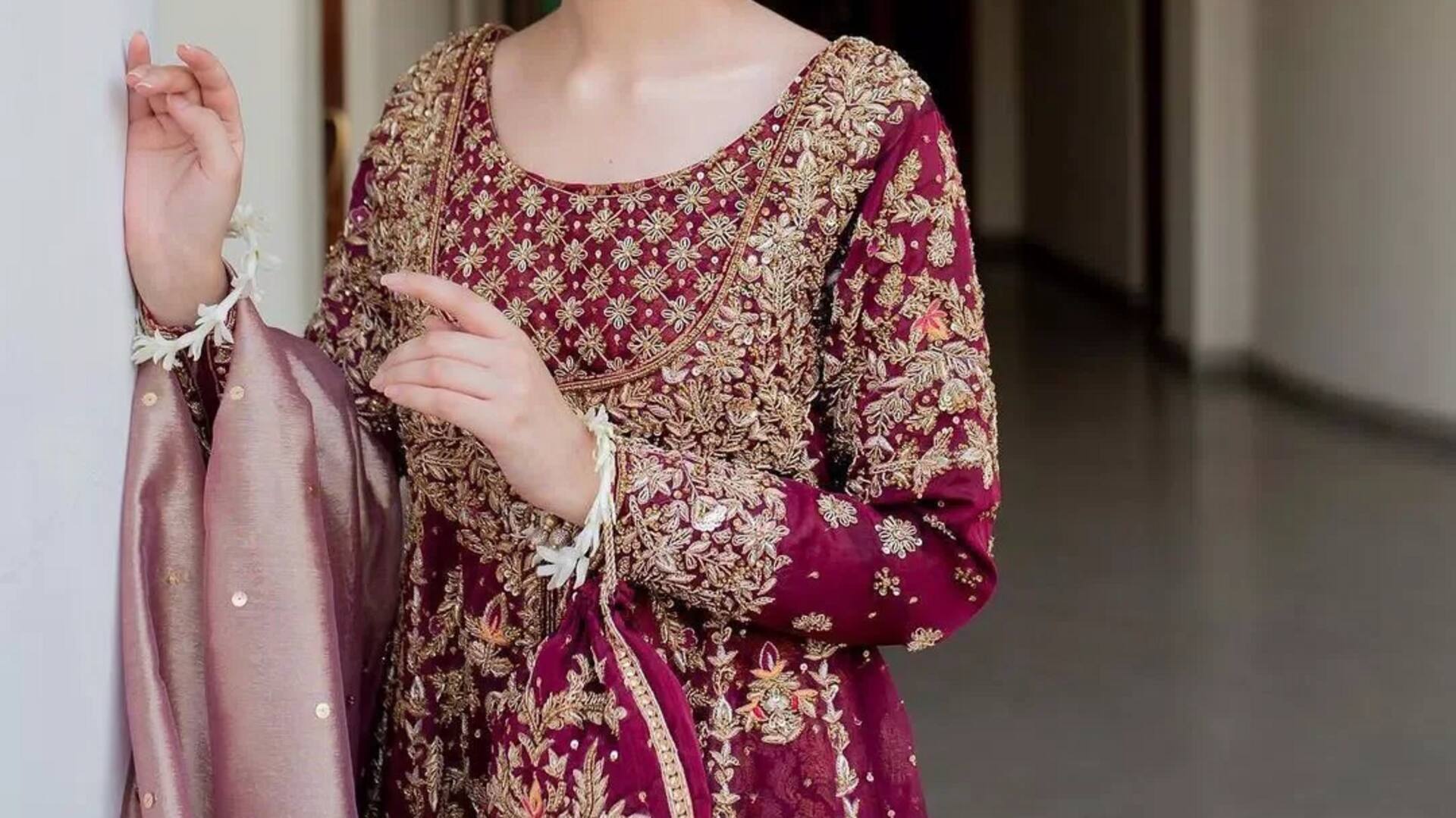 Lima kain sari untuk busana India yang elegan di musim perayaan