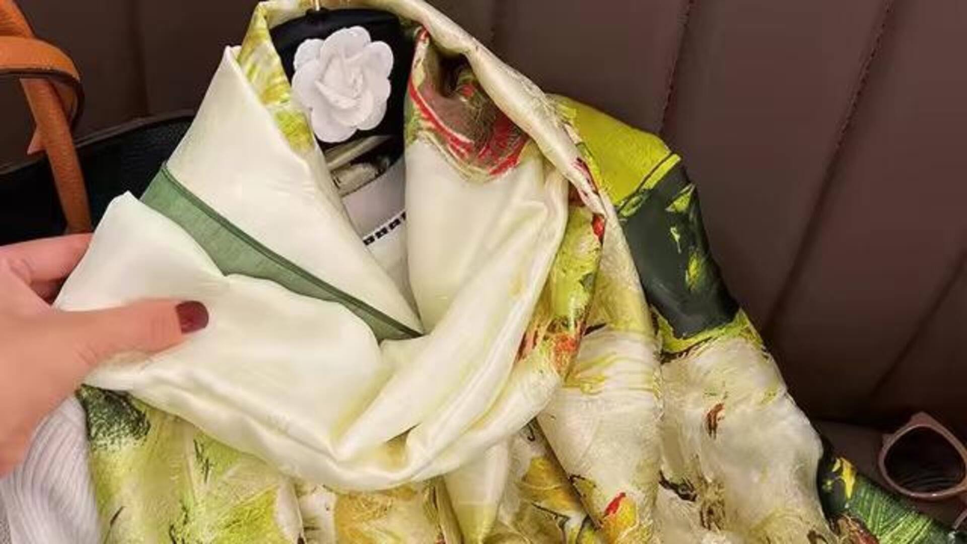 Syal lukis tangan untuk pembaruan fesyen musiman