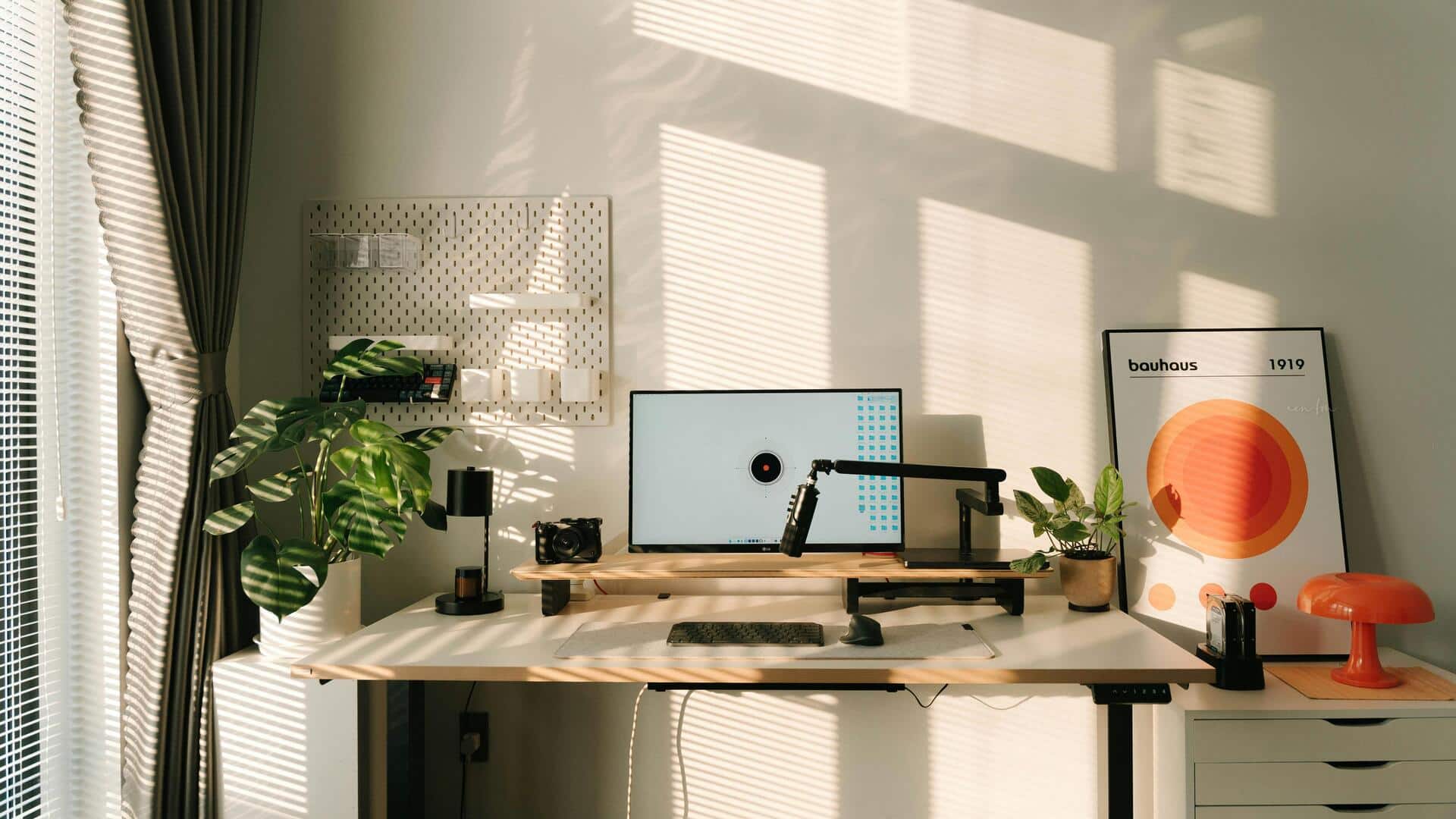 Dekorasi sederhana untuk ruang kerja di rumah