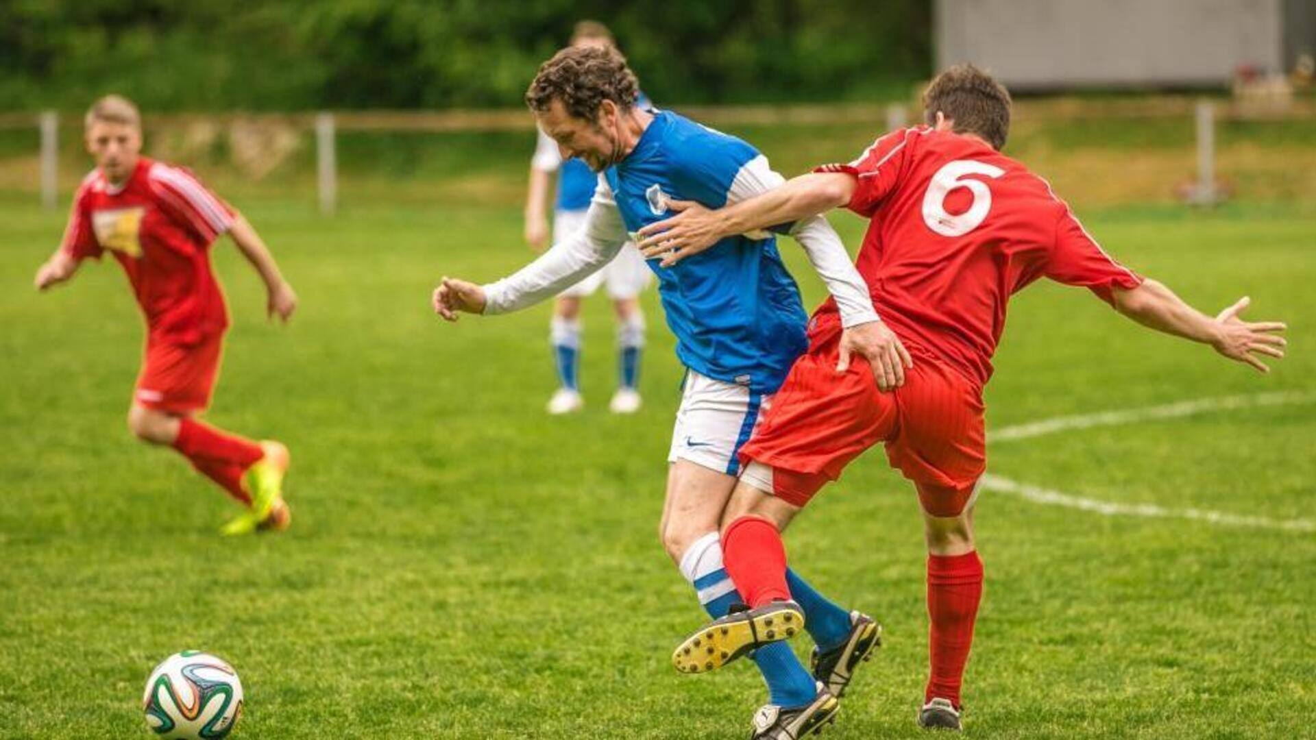 Mengapa waktu tambahan sepak bola tidak menunjukkan waktu sebenarnya?