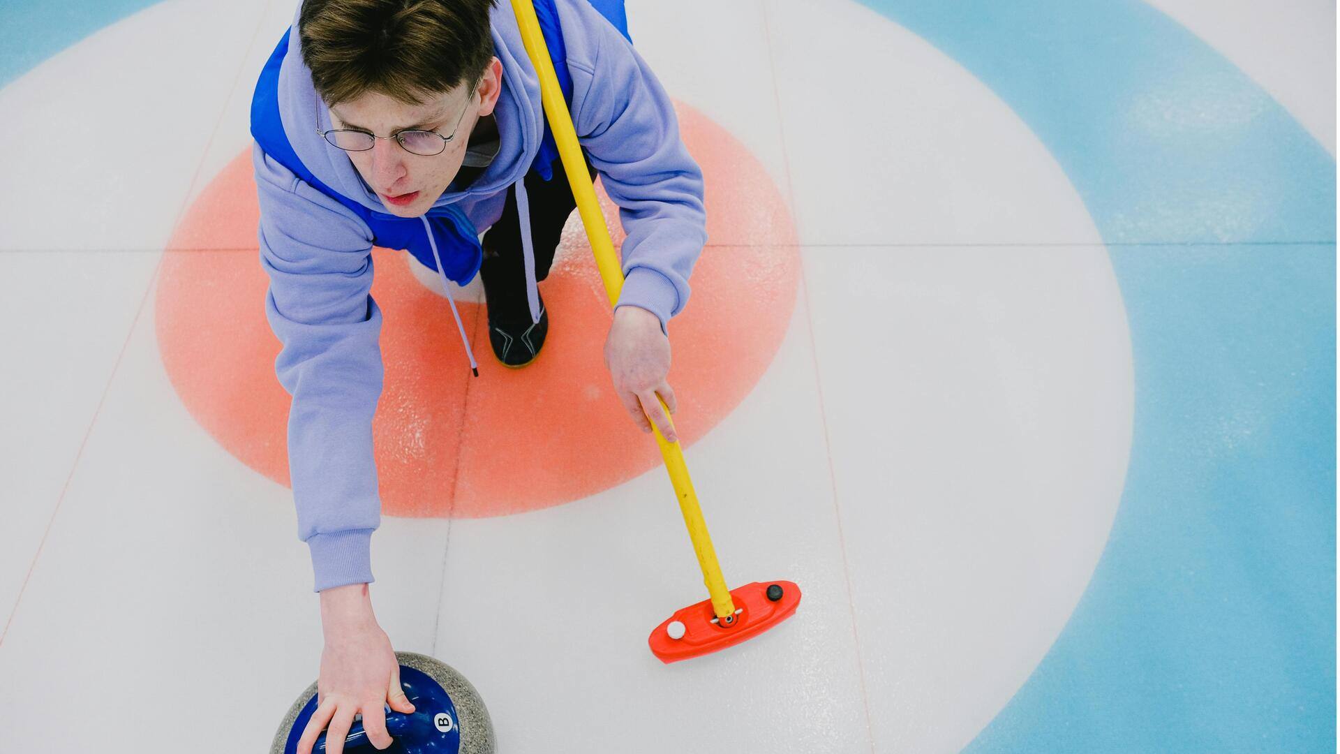 Memahami peran 'skip' dalam curling