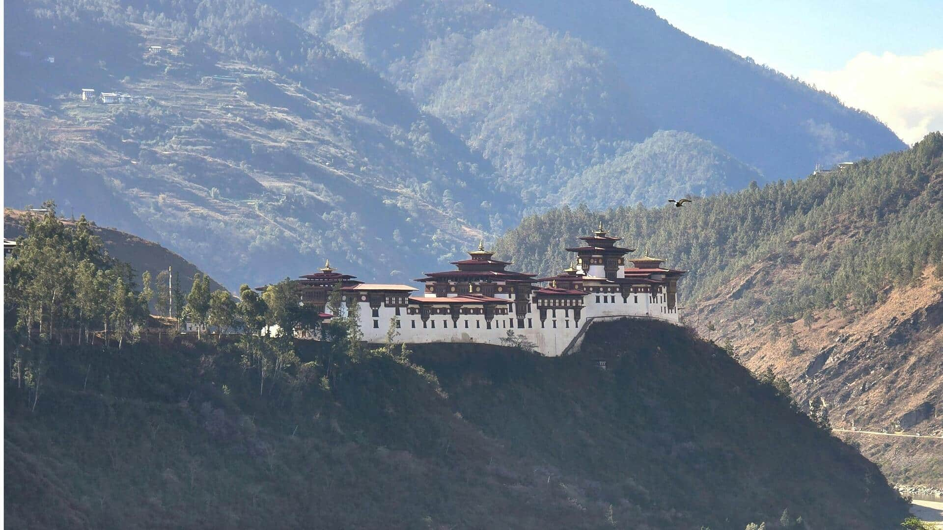 Menjelajahi Istana Kerajaan Bhutan yang Megah