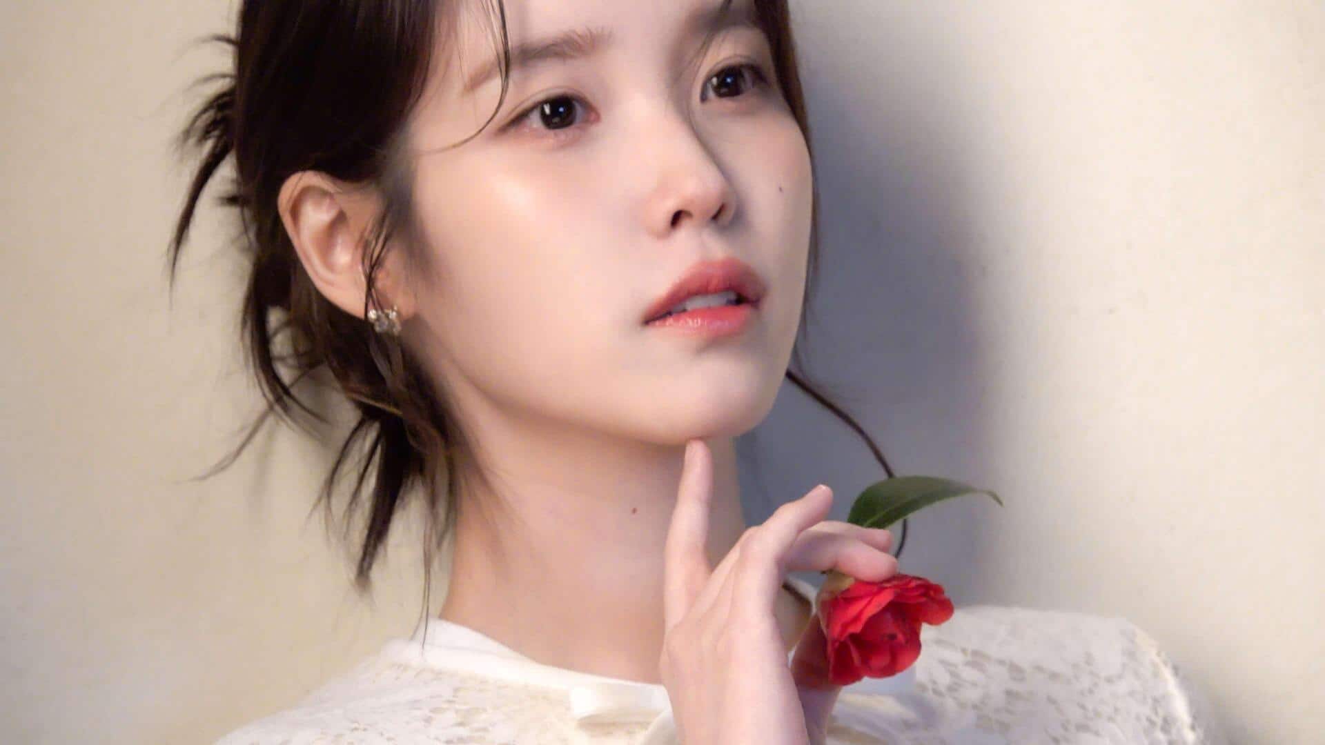 Mengapa IU menjadi kesayangan Korea? Mengapa IU menjadi kesayangan Korea?