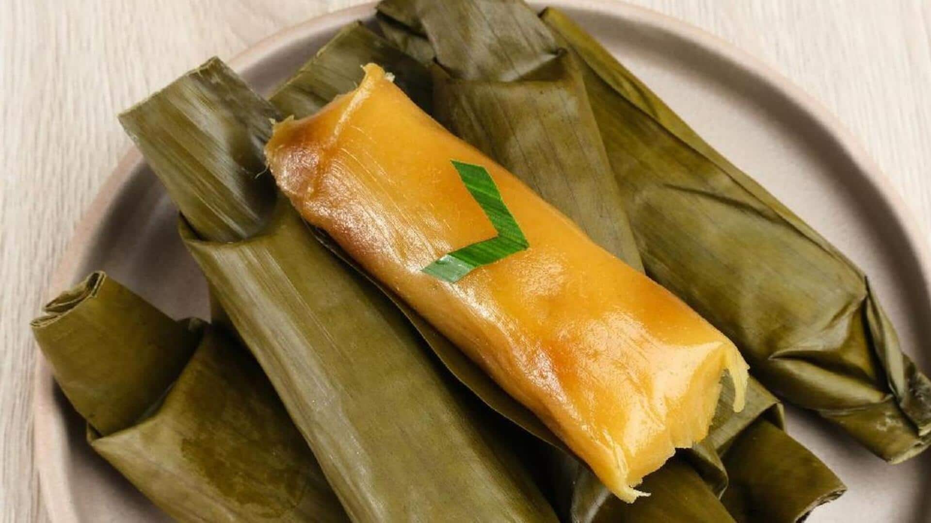 Menikmati Kue Kukus Lezat yang Dibungkus dengan Daun Pisang