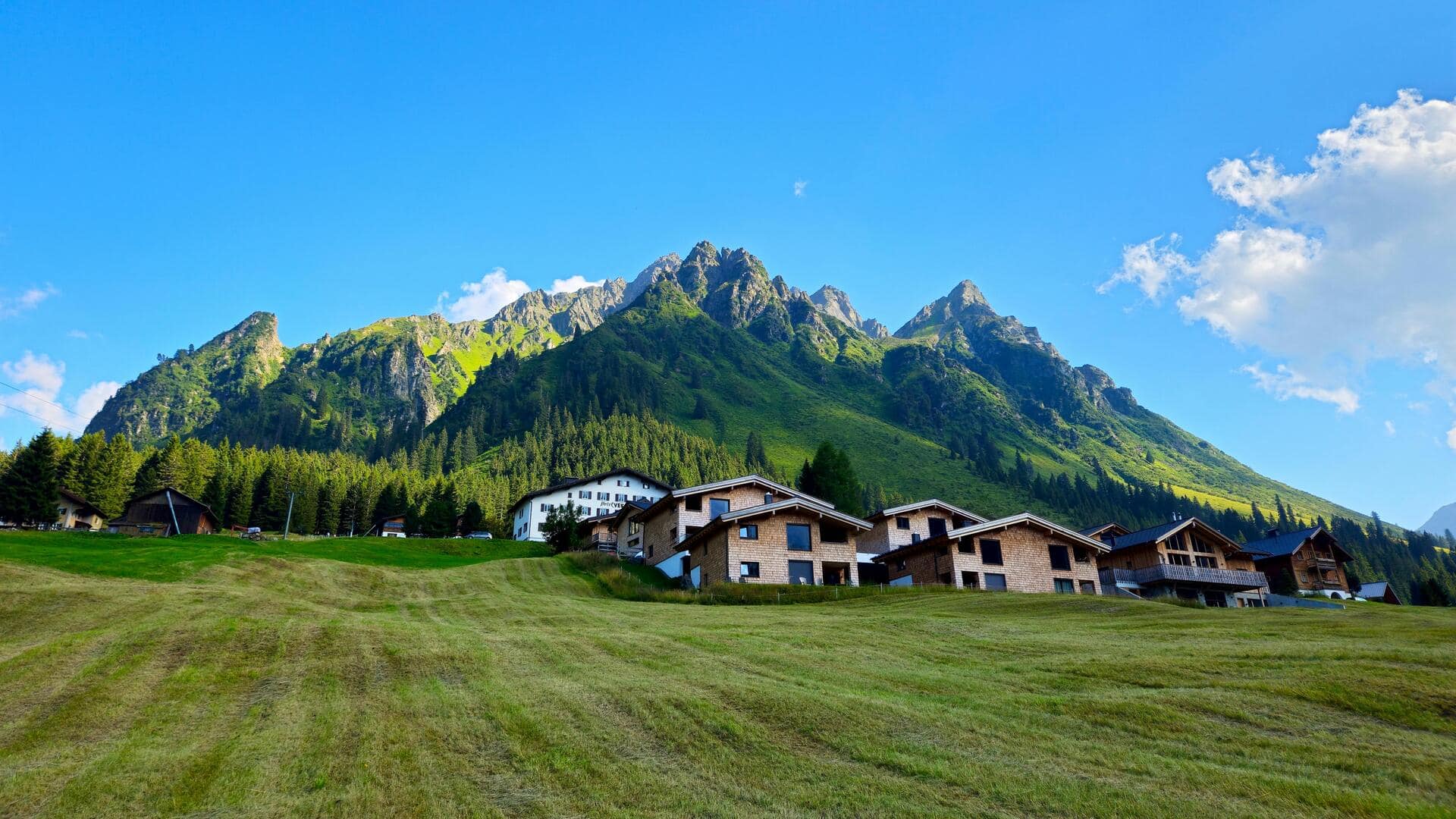 Temukan Padang Rumput Alpen Austria untuk Retret Tenang