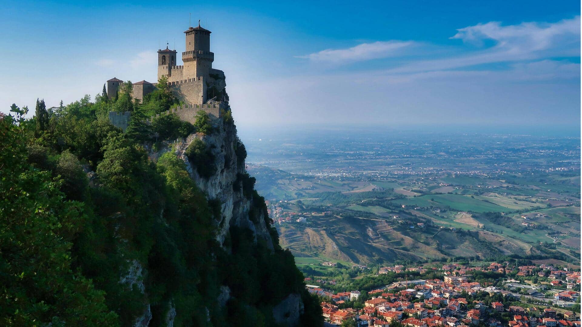 Temukan Lima Desa Bukit Menawan di San Marino