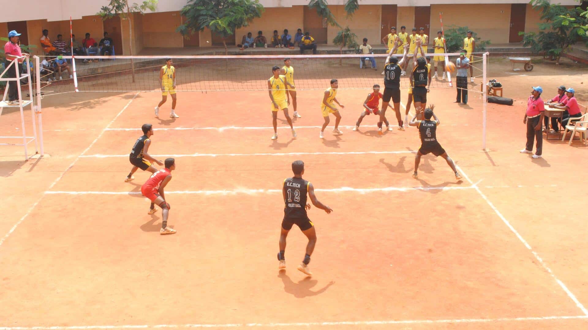 Mengapa garis serangan lapangan voli berjarak 3 meter dari net?