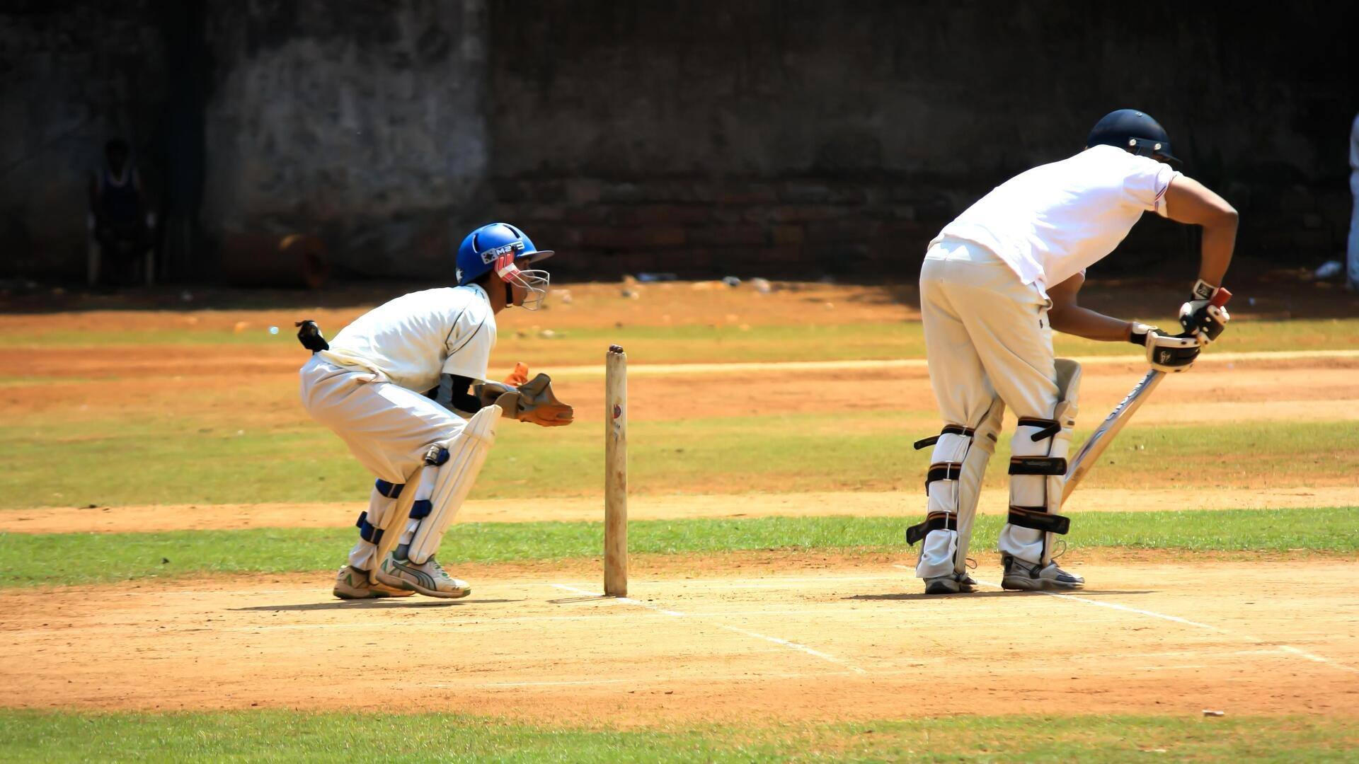 Mengapa lapangan kriket memiliki lingkaran dalam?