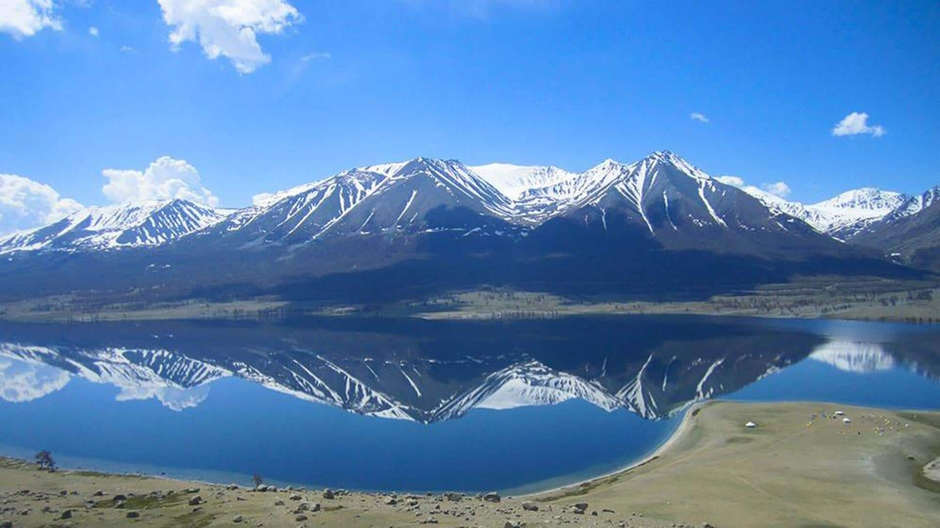 Menjelajahi Keindahan Pegunungan Altai, Mongolia