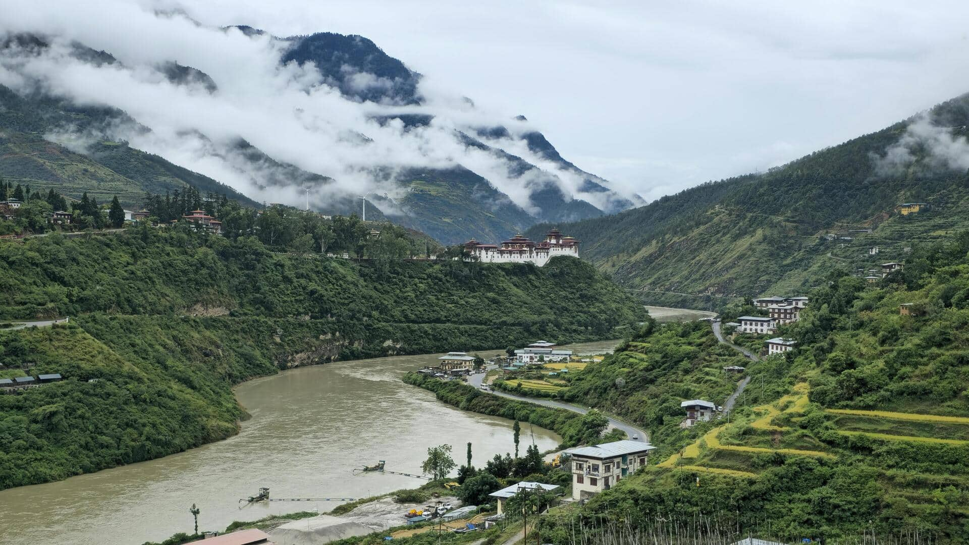 Menjelajahi Tradisi Budaya Bhutan