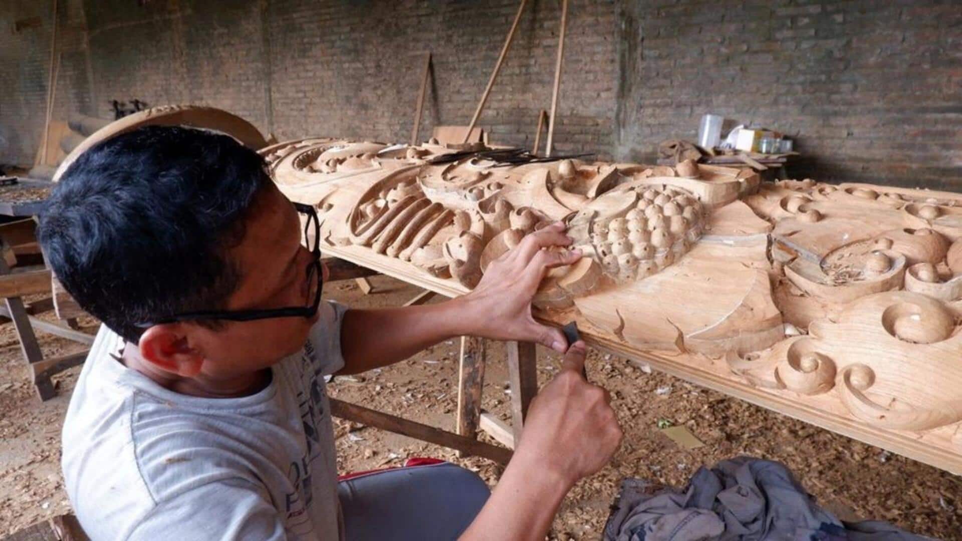 Teknik Ukiran Kayu Bali dalam Kreasi Seni Modern