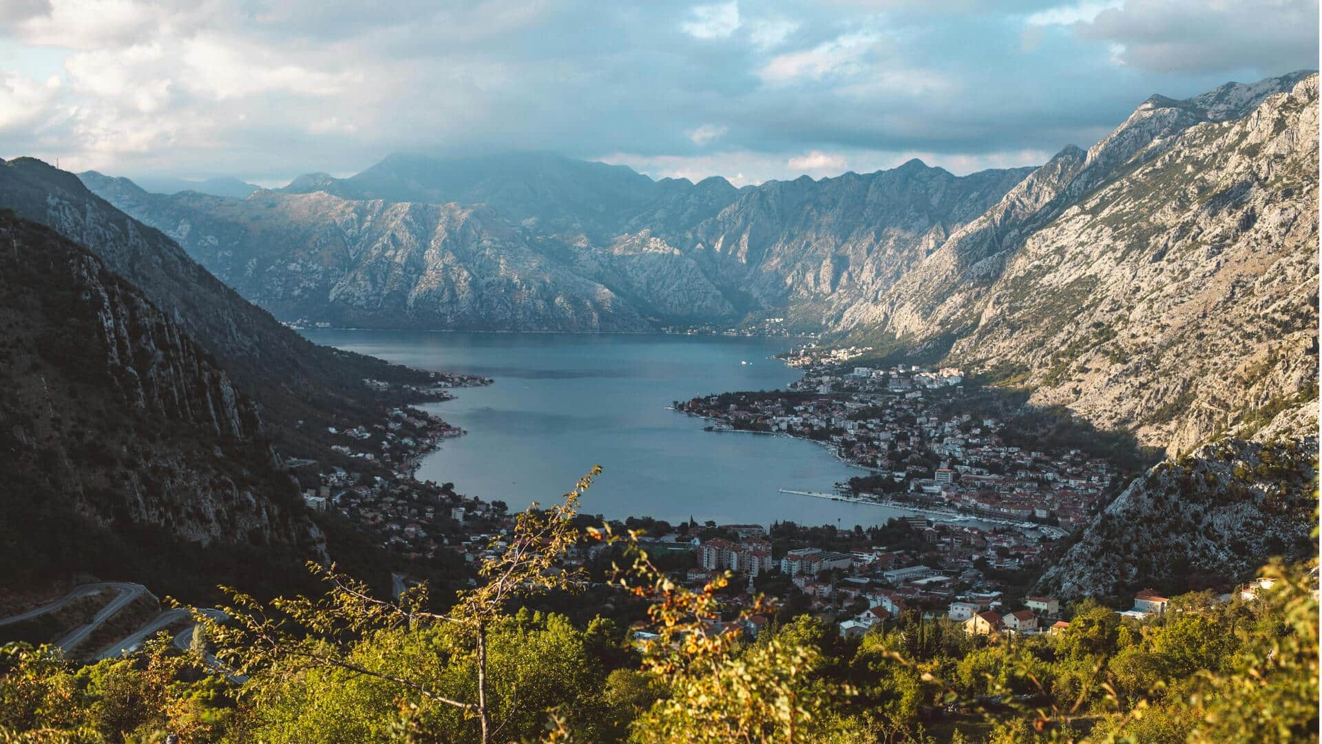 Jelajahi Keindahan Fjord dan Arsitektur Abad Pertengahan di Kotor Jelajahi Keindahan Fjord dan Arsitektur Abad Pertengahan di Kotor