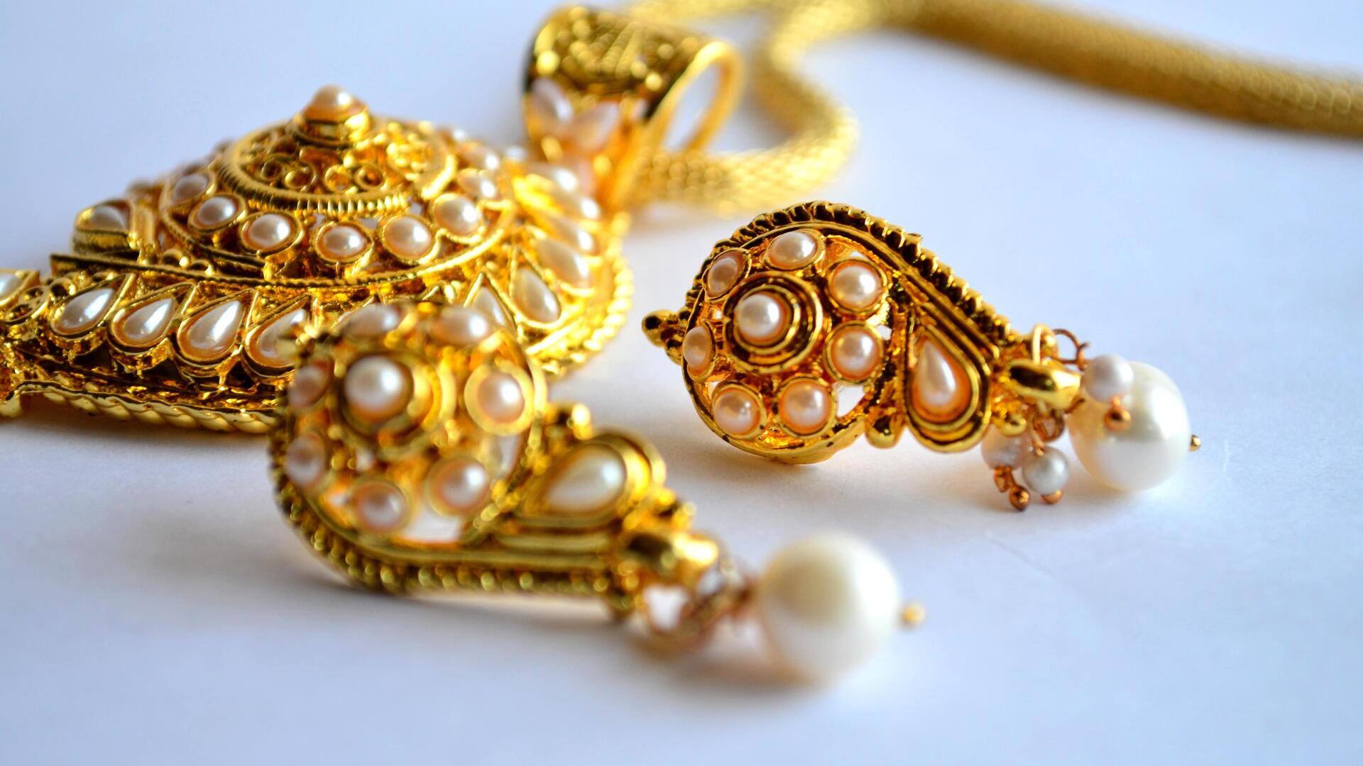 Aksesori India yang tidak biasa untuk mempercantik gaun Anda