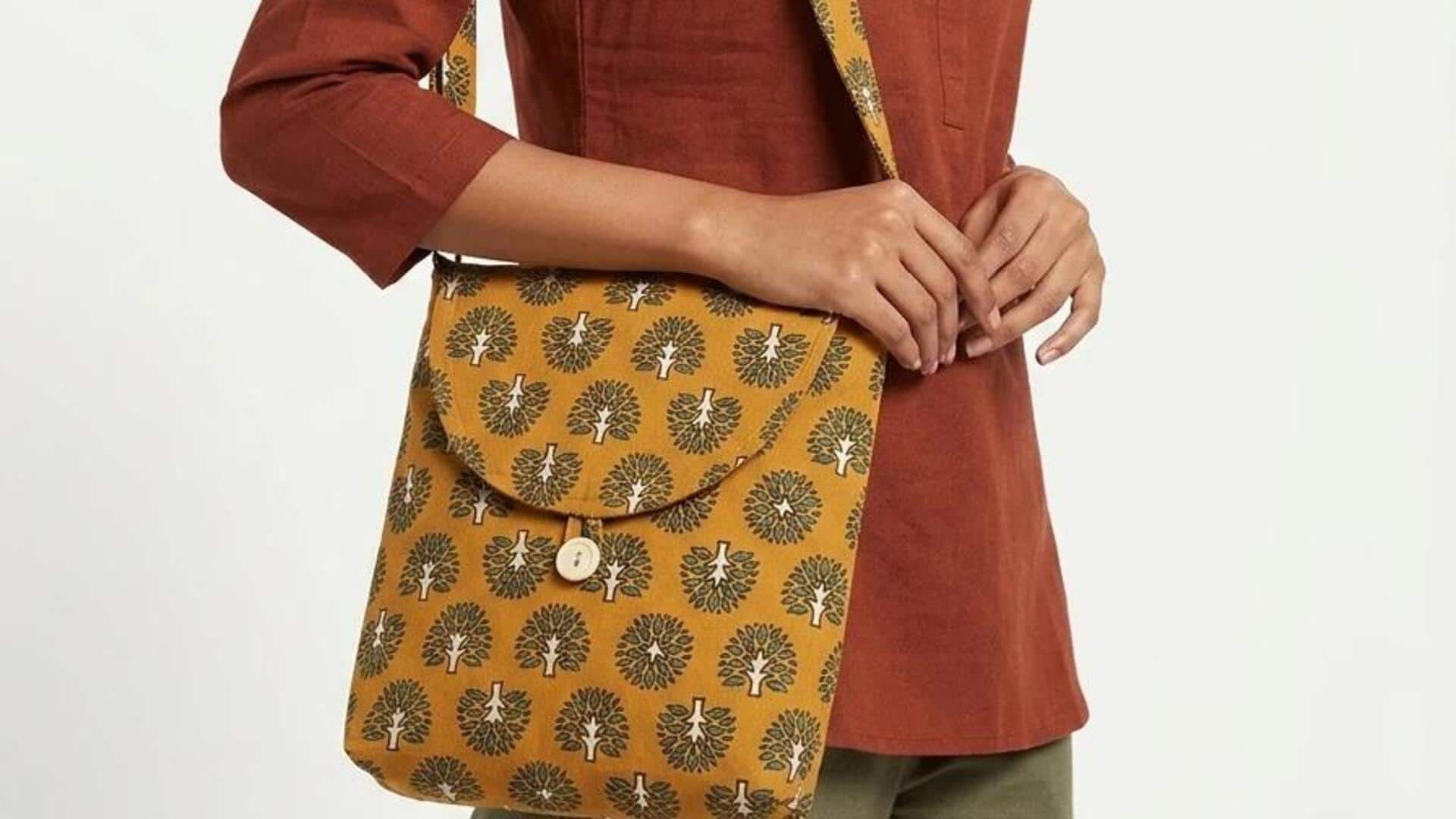 Tas selempang India terbaik untuk musim hujan