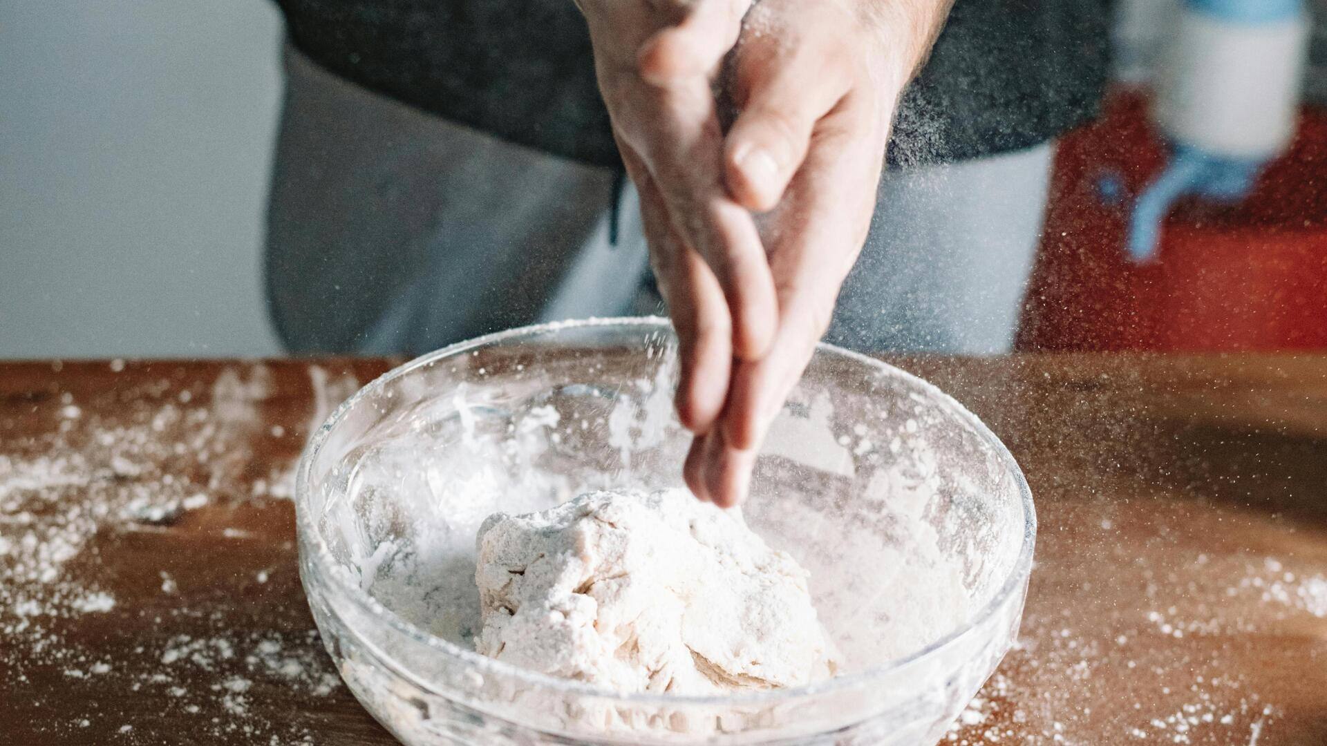 Kurangi kehilangan tepung saat memanggang dengan trik ini