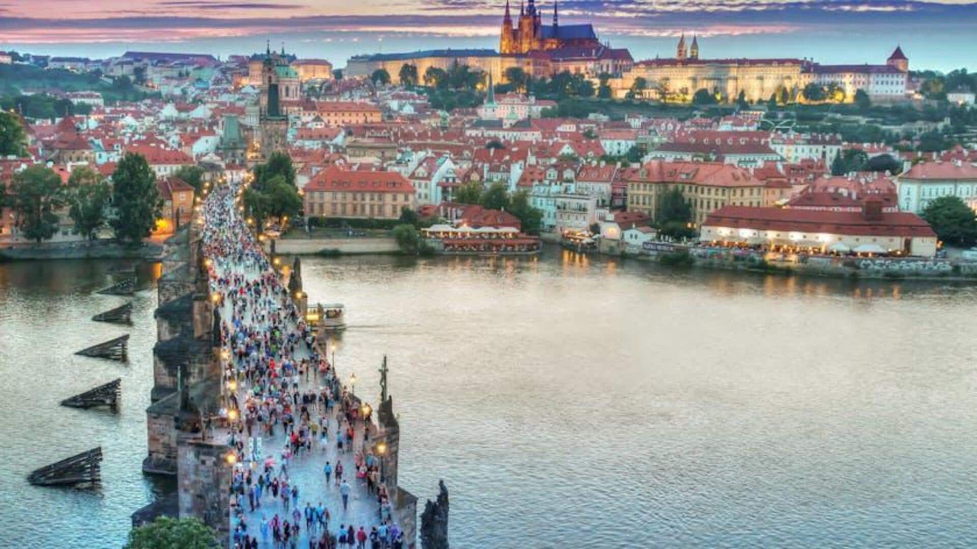 Bersepeda Melalui Jembatan dan Jalur Bersejarah di Praha Bersepeda Melalui Jembatan dan Jalur Bersejarah di Praha