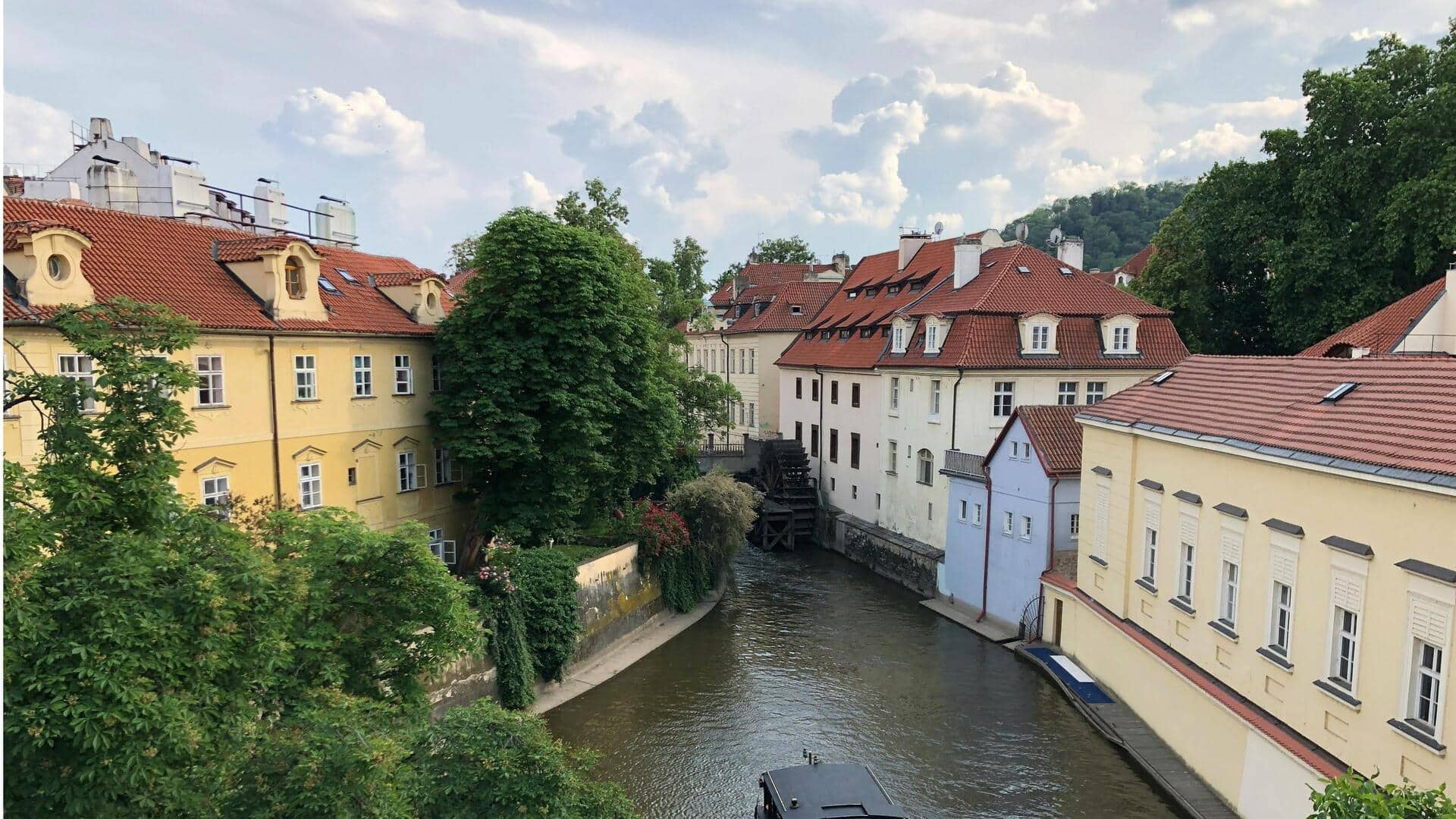 Gang Sempit Tersembunyi di Praha yang Layak Dijelajahi Gang Sempit Tersembunyi di Praha yang Layak Dijelajahi