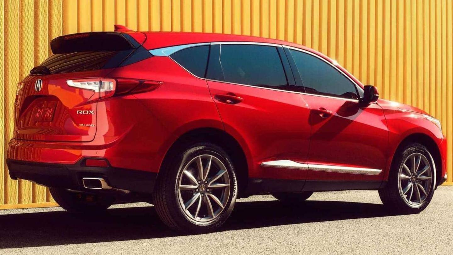 Mobil tersedia dalam tiga pilihan warna Mobil tersedia dalam tiga pilihan warna
