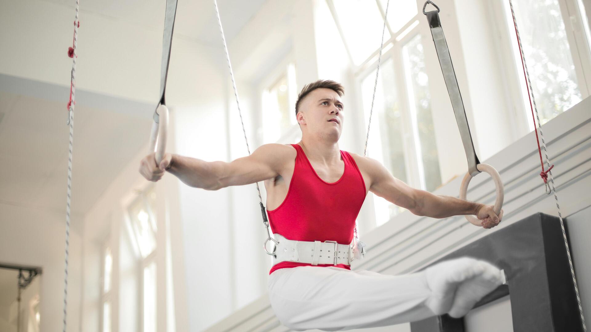 Mengapa pesenam menggunakan kapur pada tangan mereka?