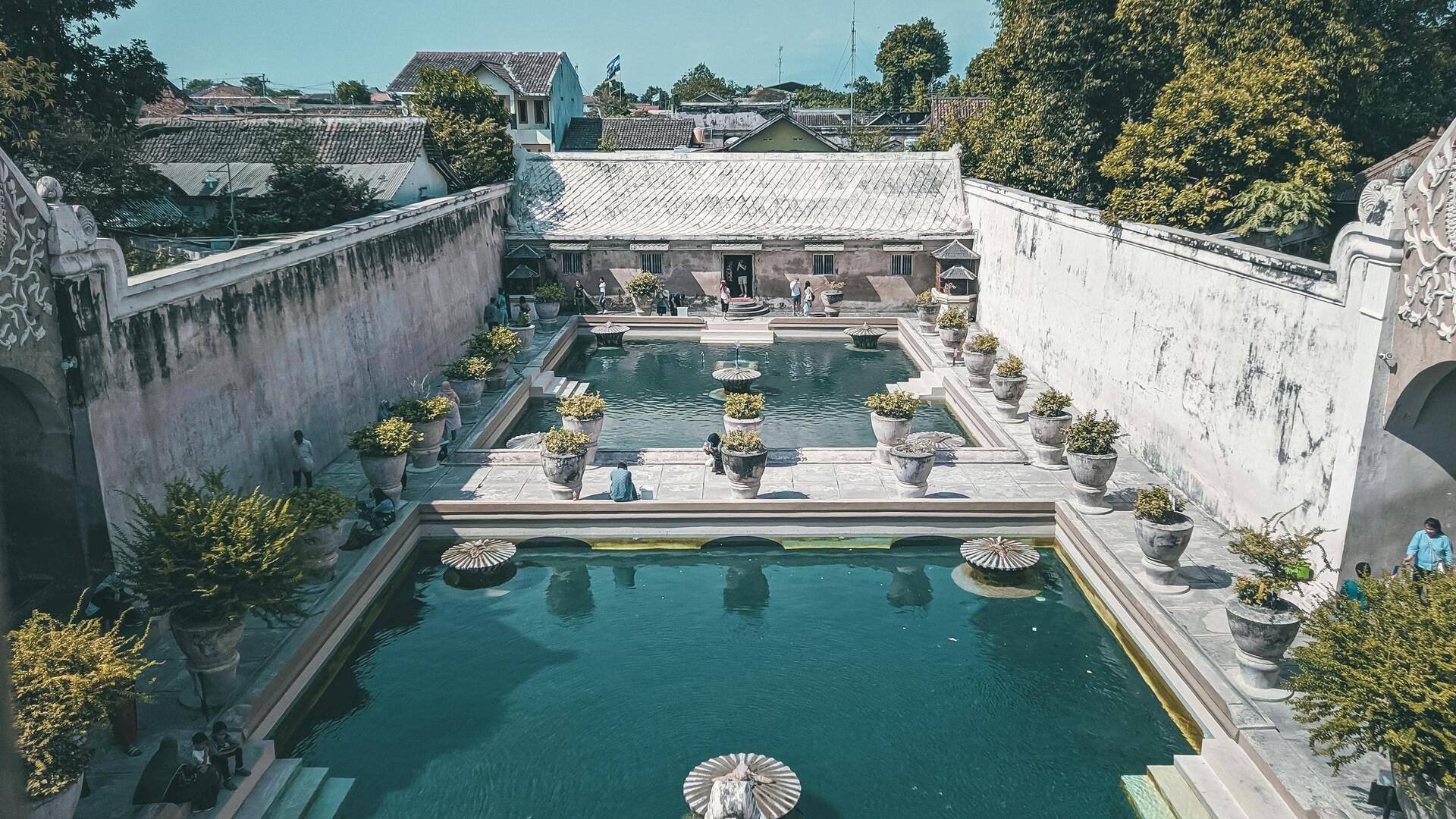 Istana Air yang Wajib Dikunjungi di Indonesia Istana Air yang Wajib Dikunjungi di Indonesia
