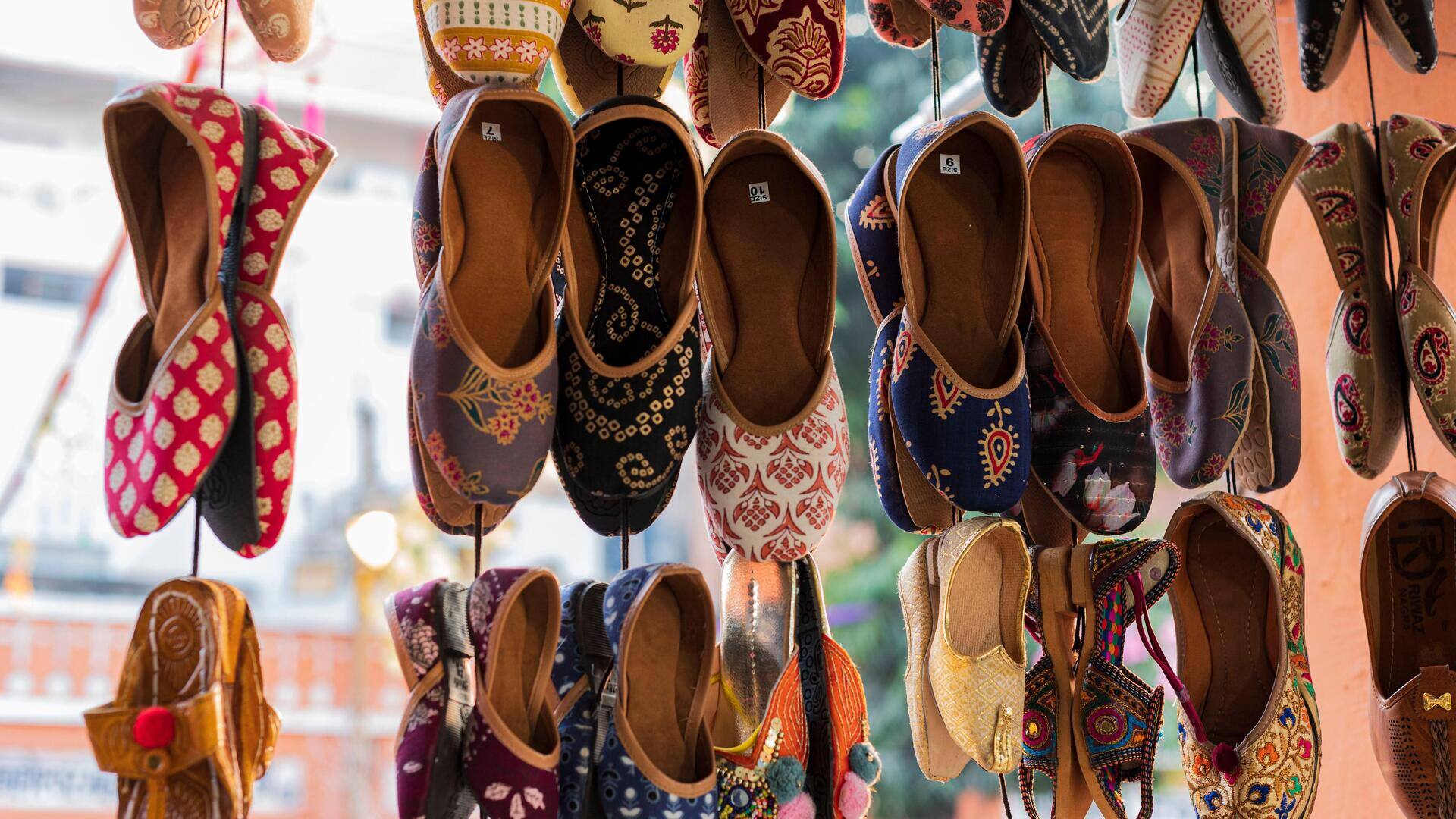 5 pilihan jutti India untuk gaya festival Anda
