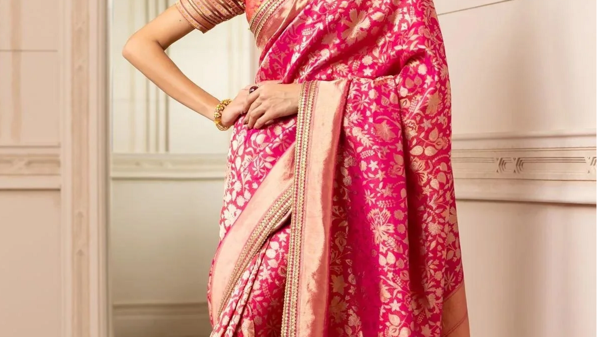 Keanggunan brokat: Tingkatkan fesyen India dengan potongan abadi