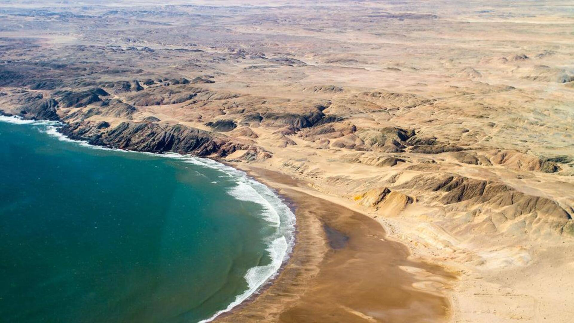 Menjelajahi keindahan Pantai Skeleton di Namibia